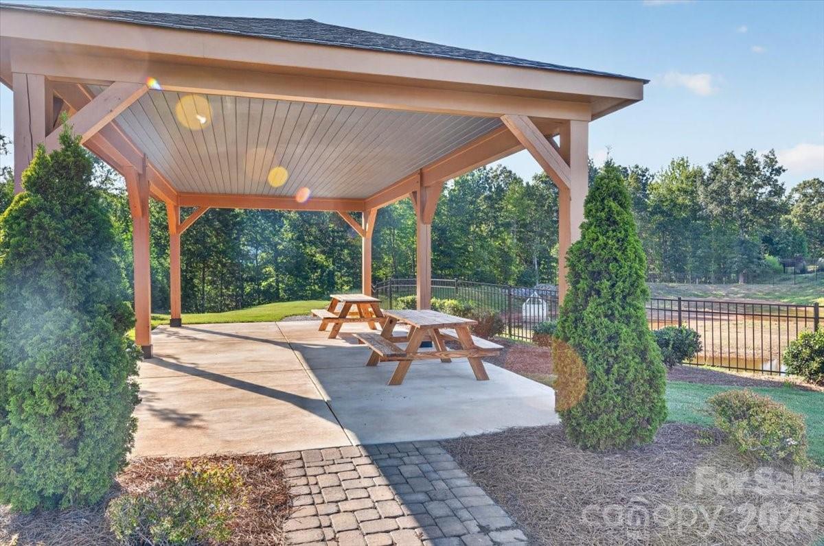 1406 Black Walnut Street — Monroe