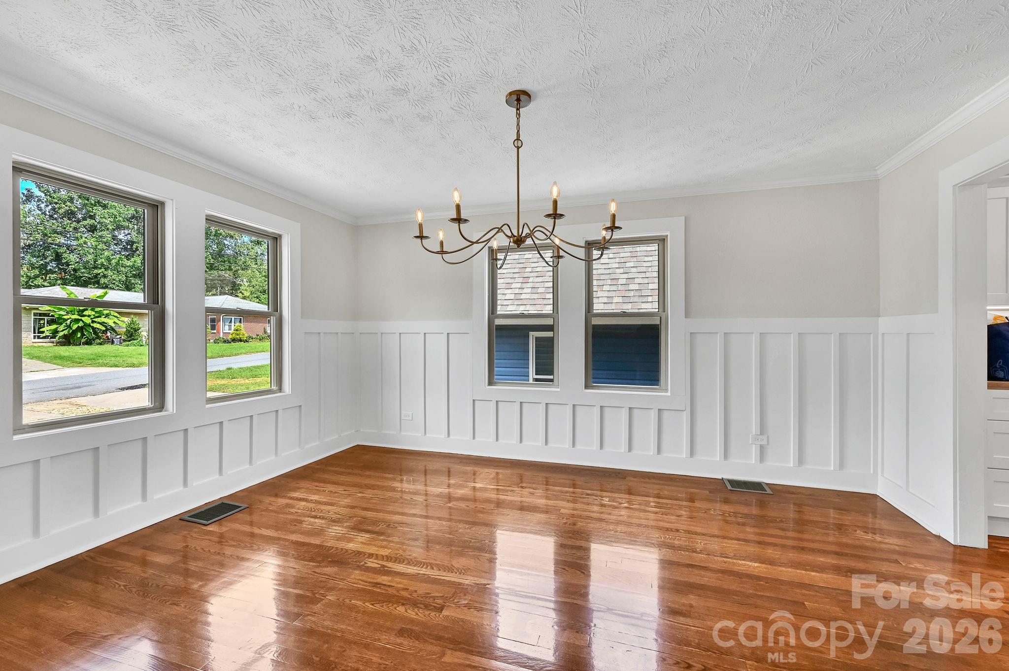 34 Long View Drive — Burnsville