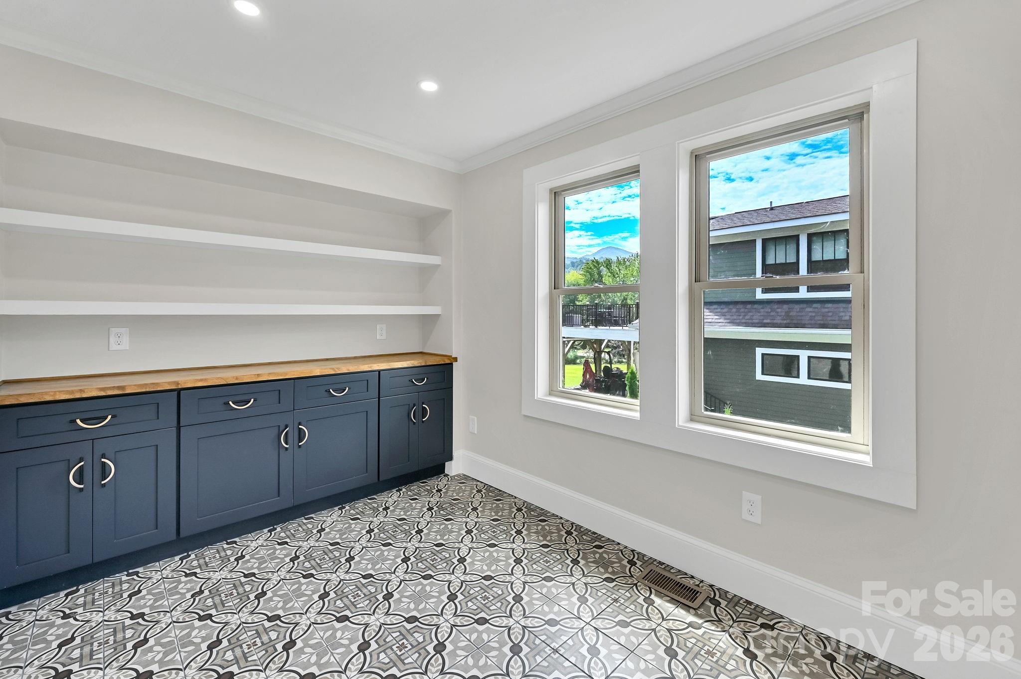 34 Long View Drive — Burnsville