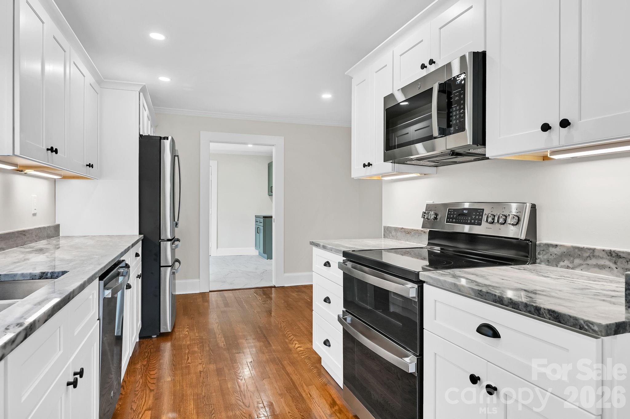 34 Long View Drive — Burnsville