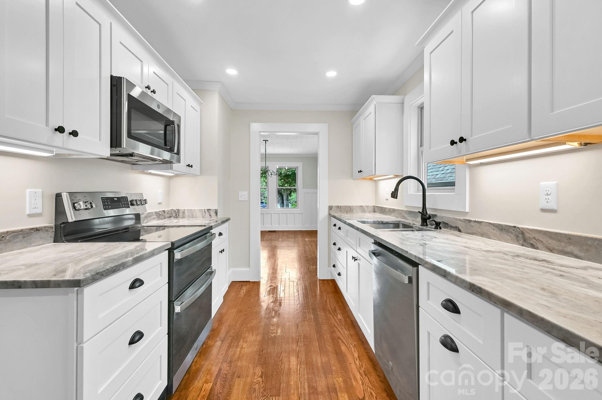34 Long View Drive — Burnsville