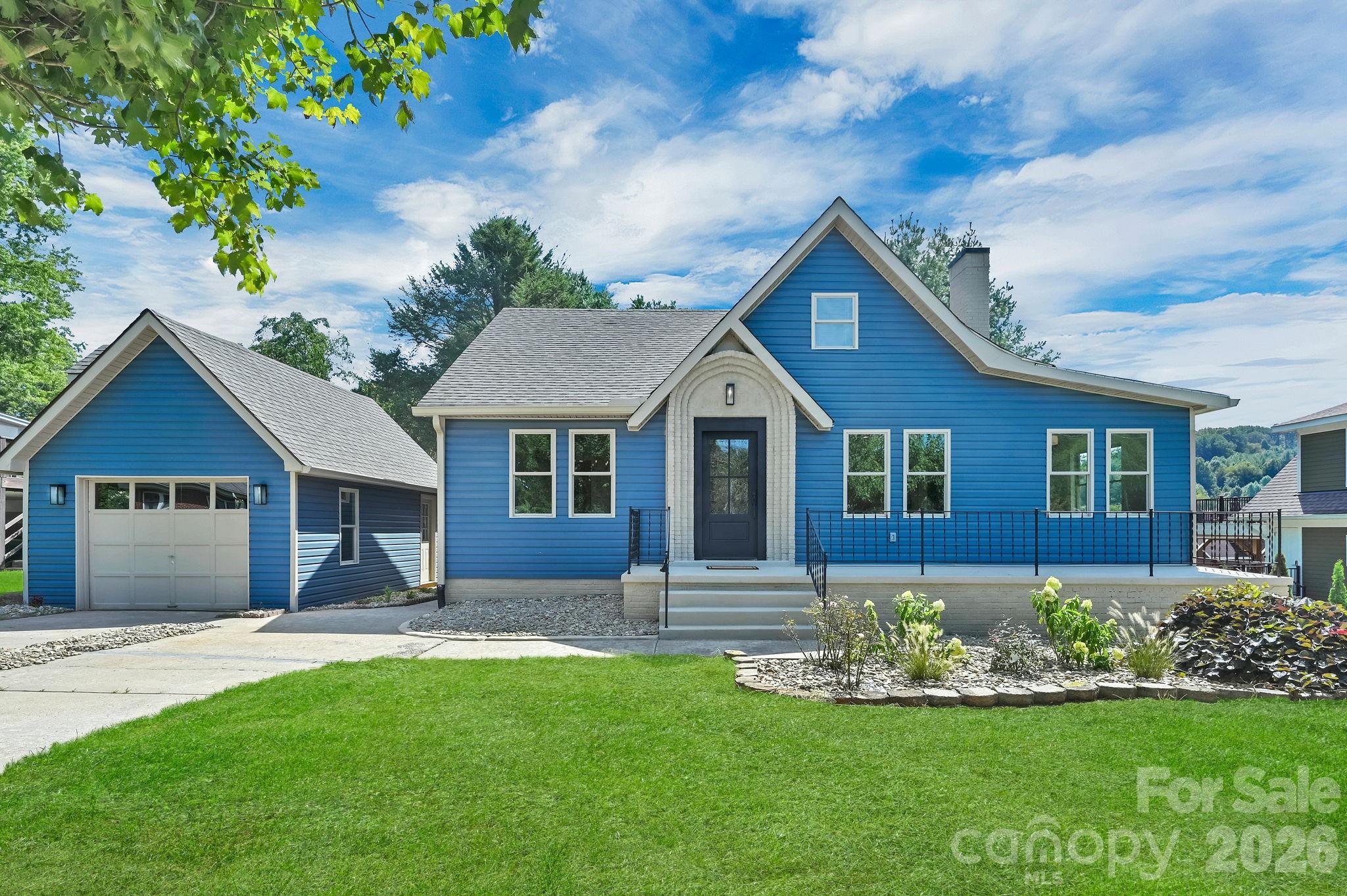 34 Long View Drive — Burnsville