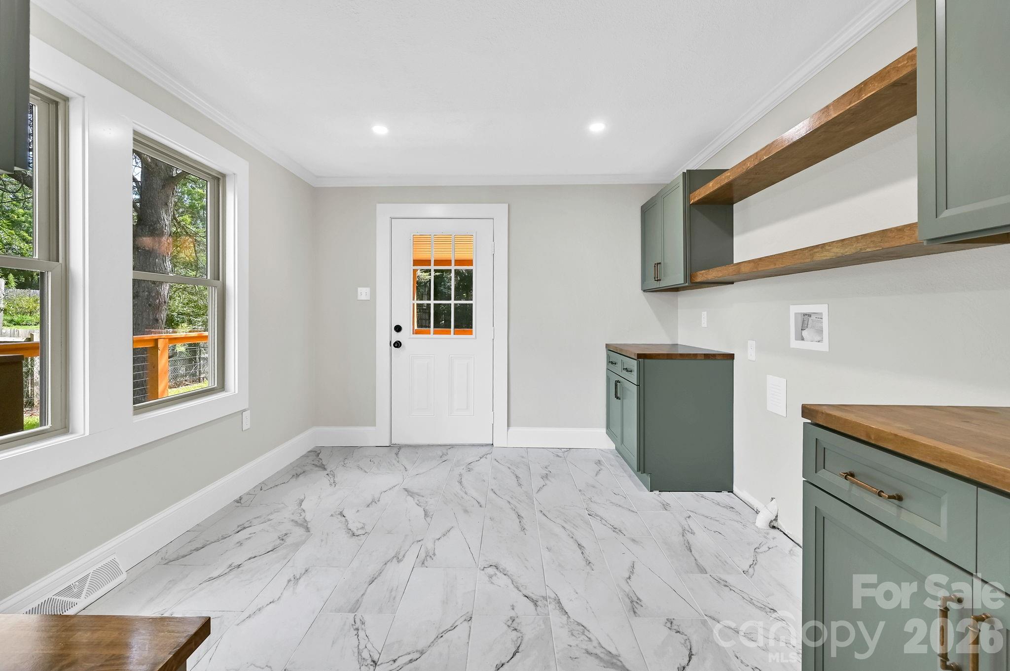 34 Long View Drive — Burnsville