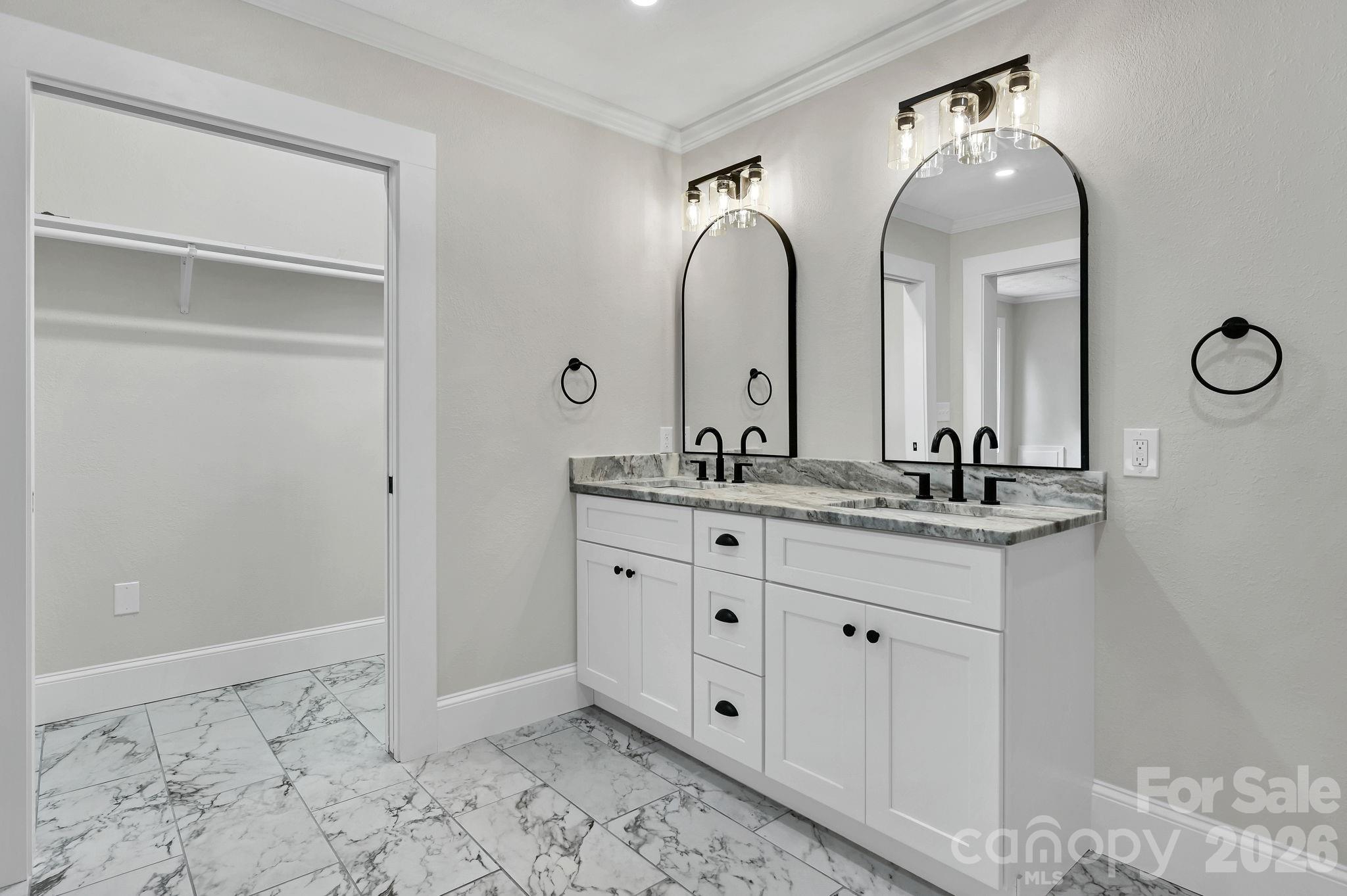 34 Long View Drive — Burnsville