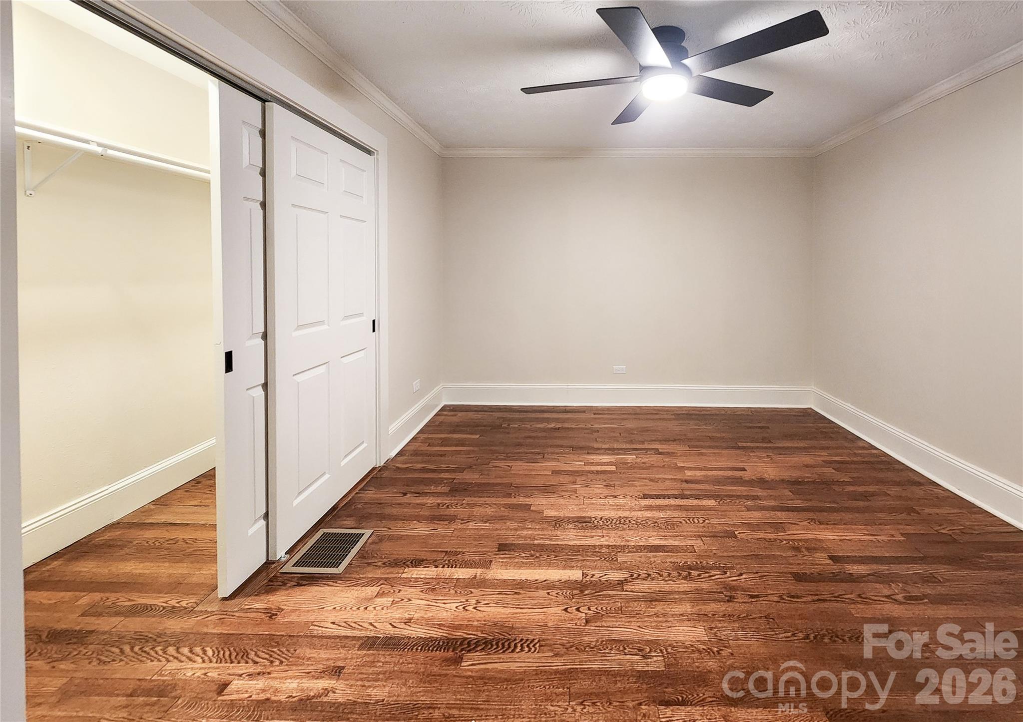 34 Long View Drive — Burnsville