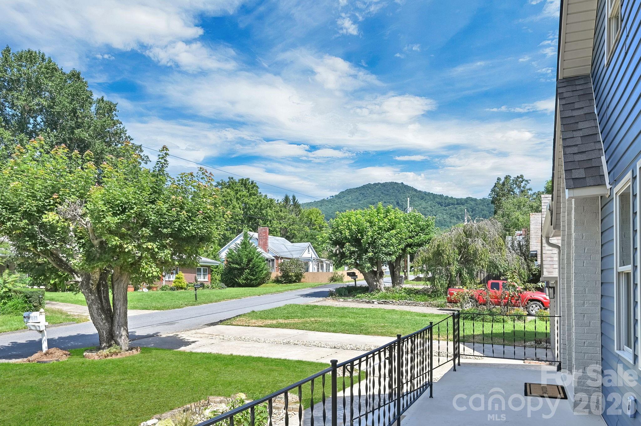 34 Long View Drive — Burnsville