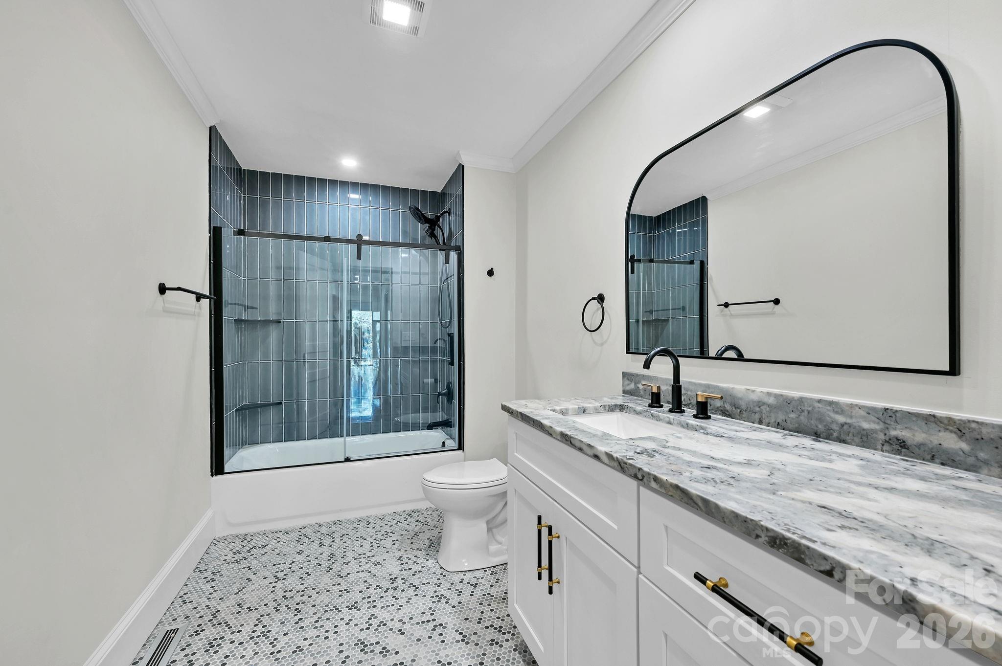 34 Long View Drive — Burnsville