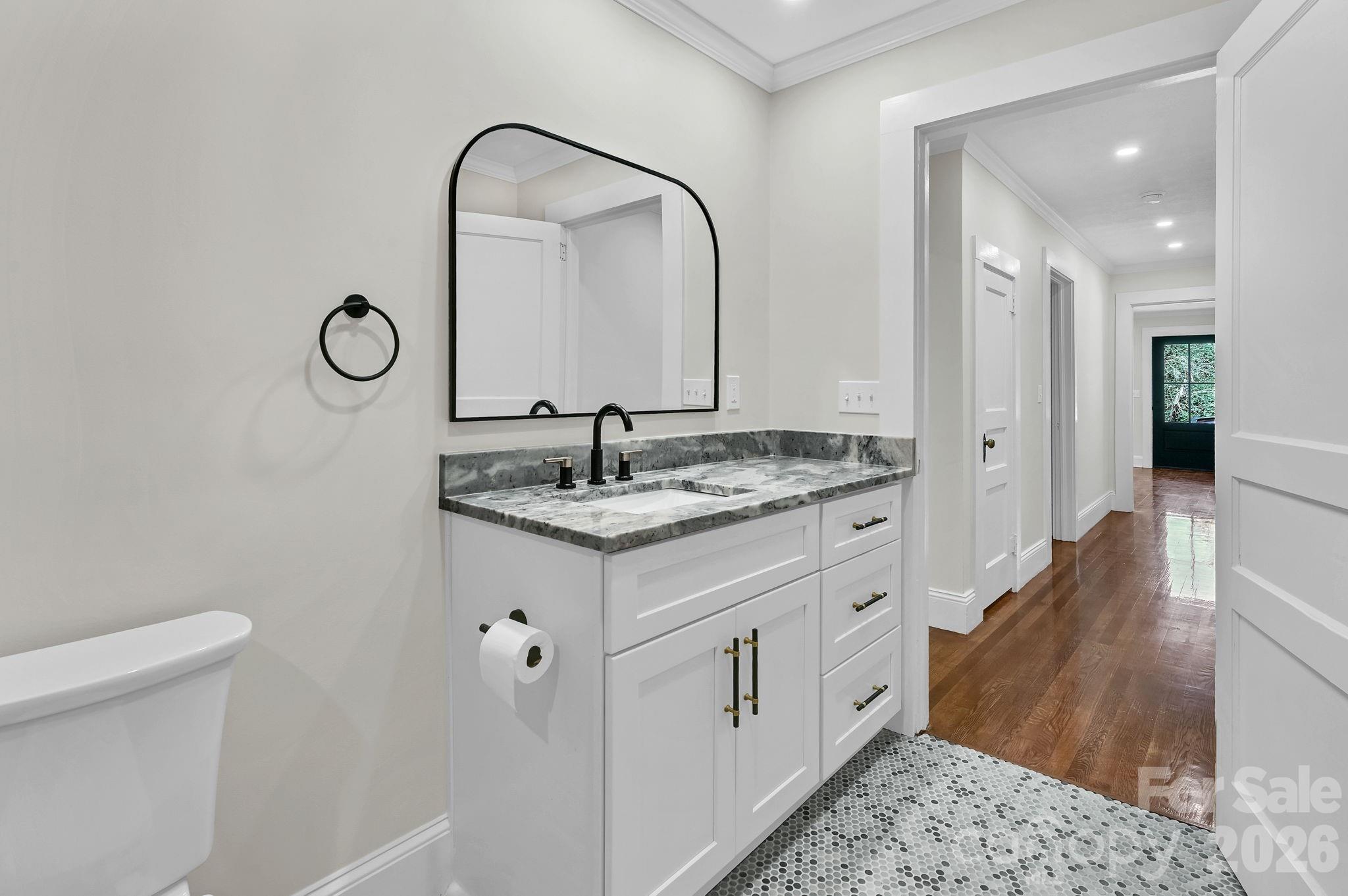 34 Long View Drive — Burnsville