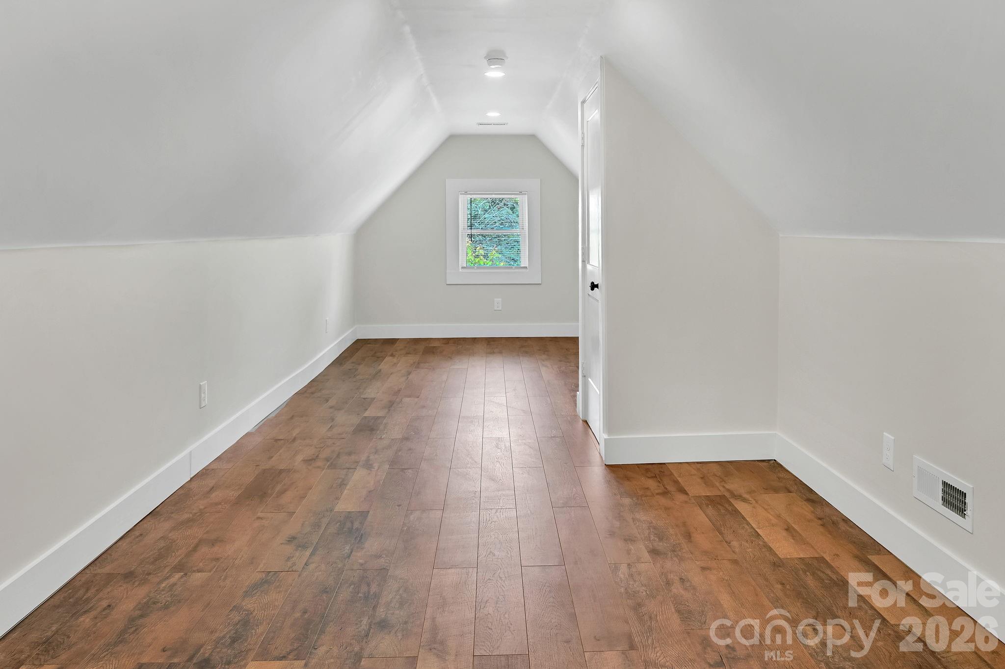 34 Long View Drive — Burnsville