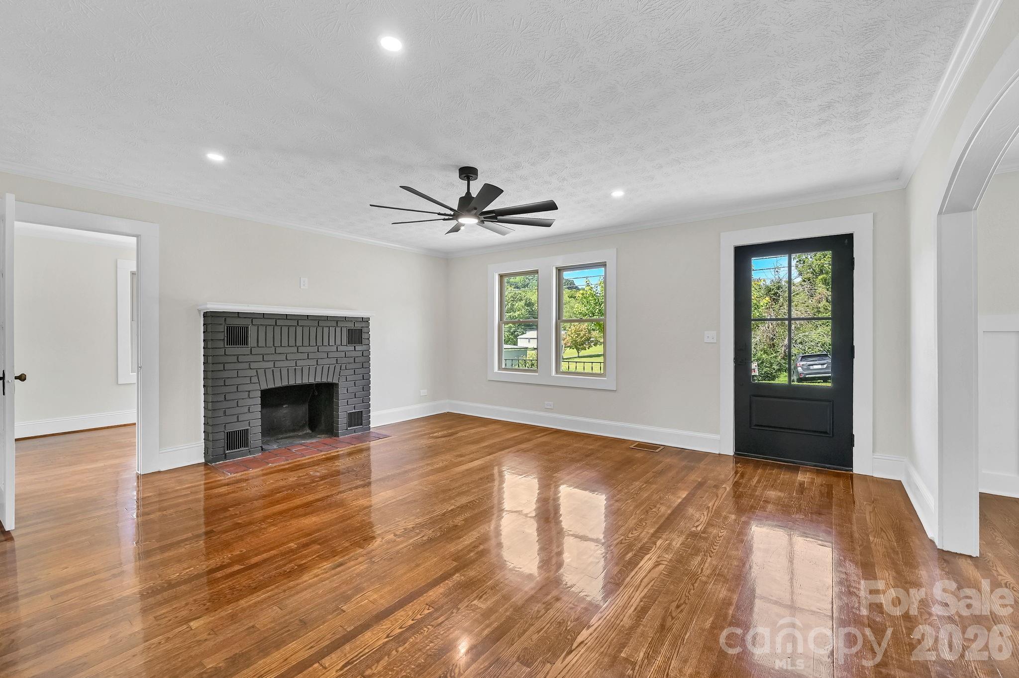 34 Long View Drive — Burnsville