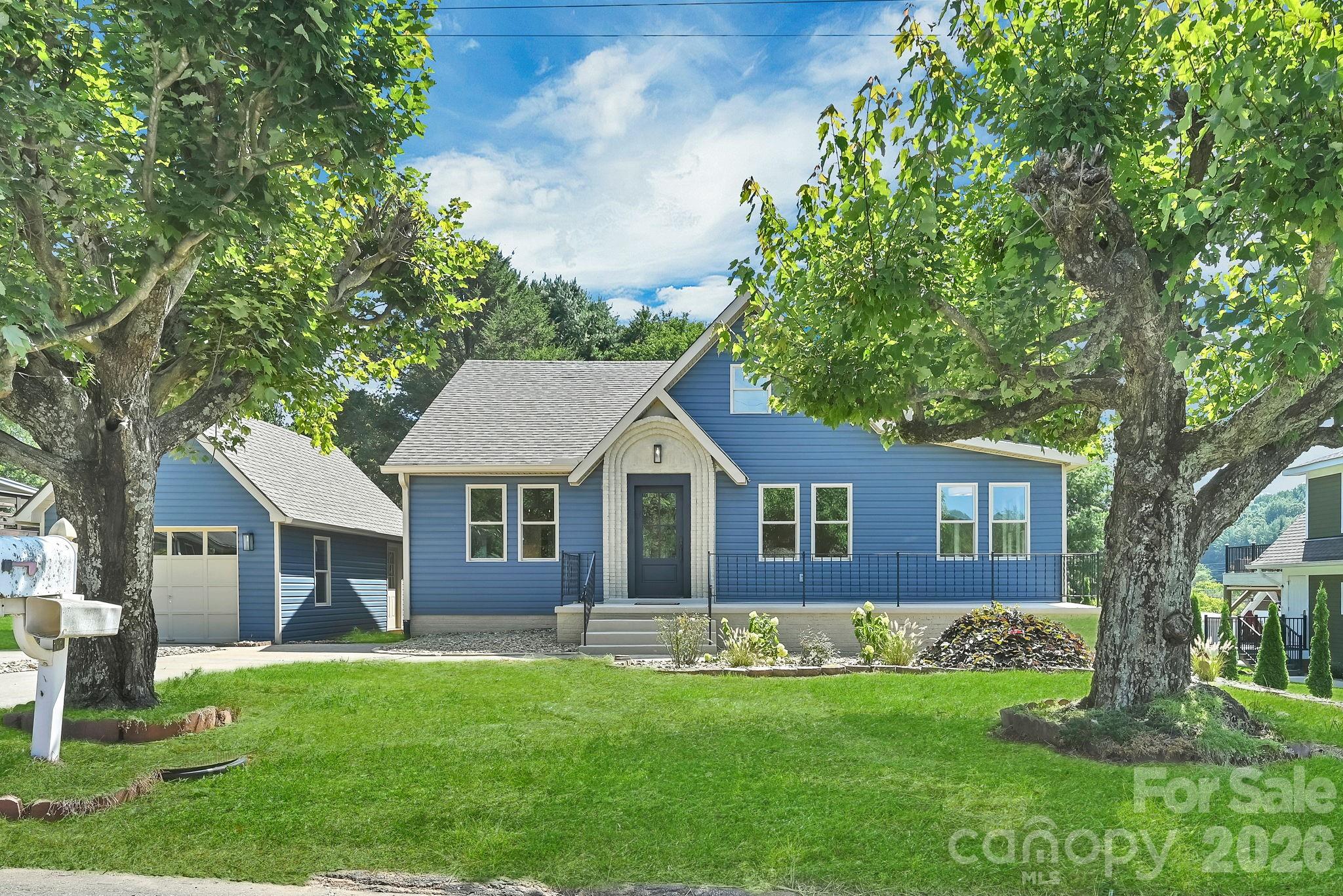 34 Long View Drive — Burnsville