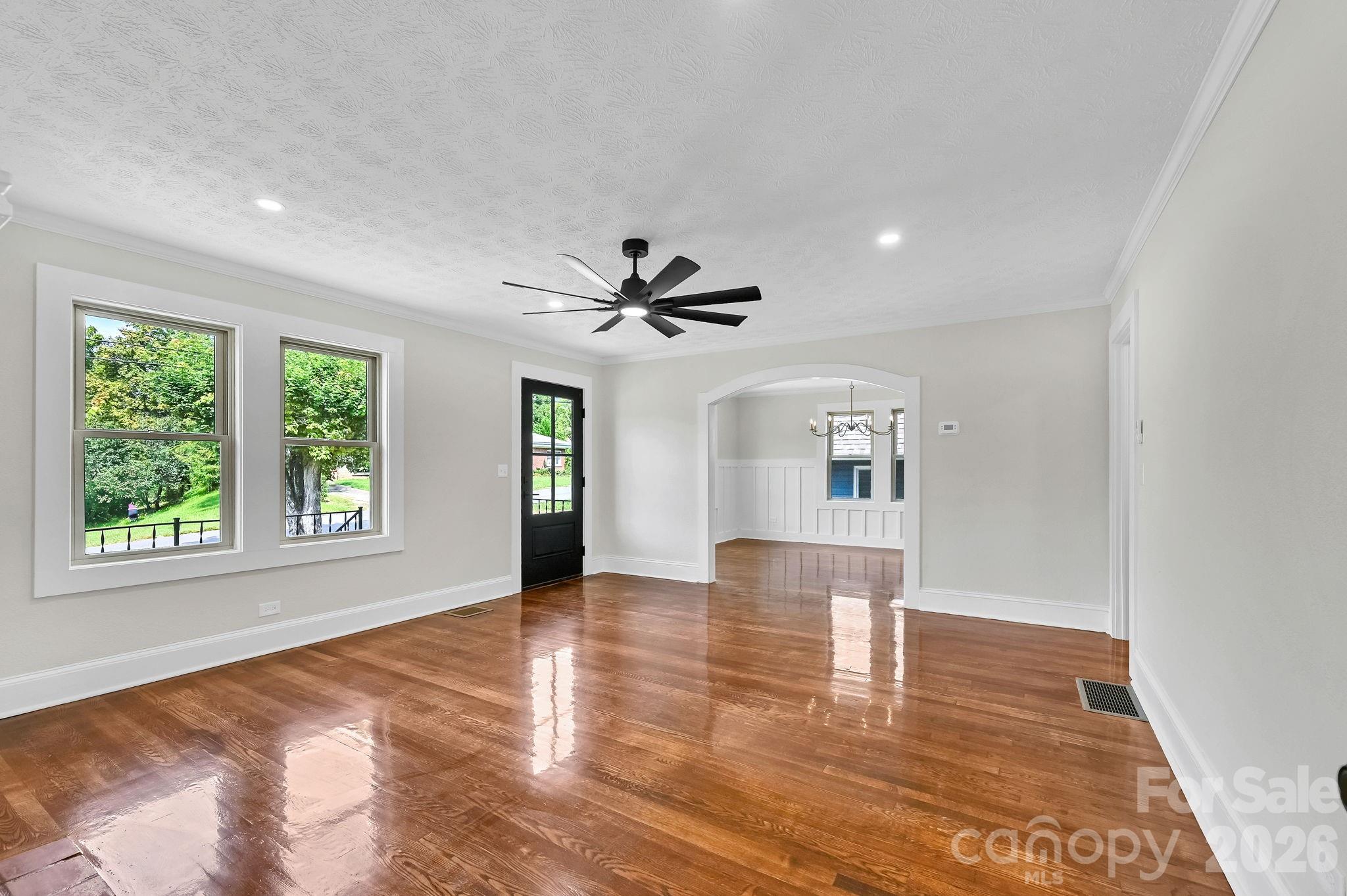 34 Long View Drive — Burnsville