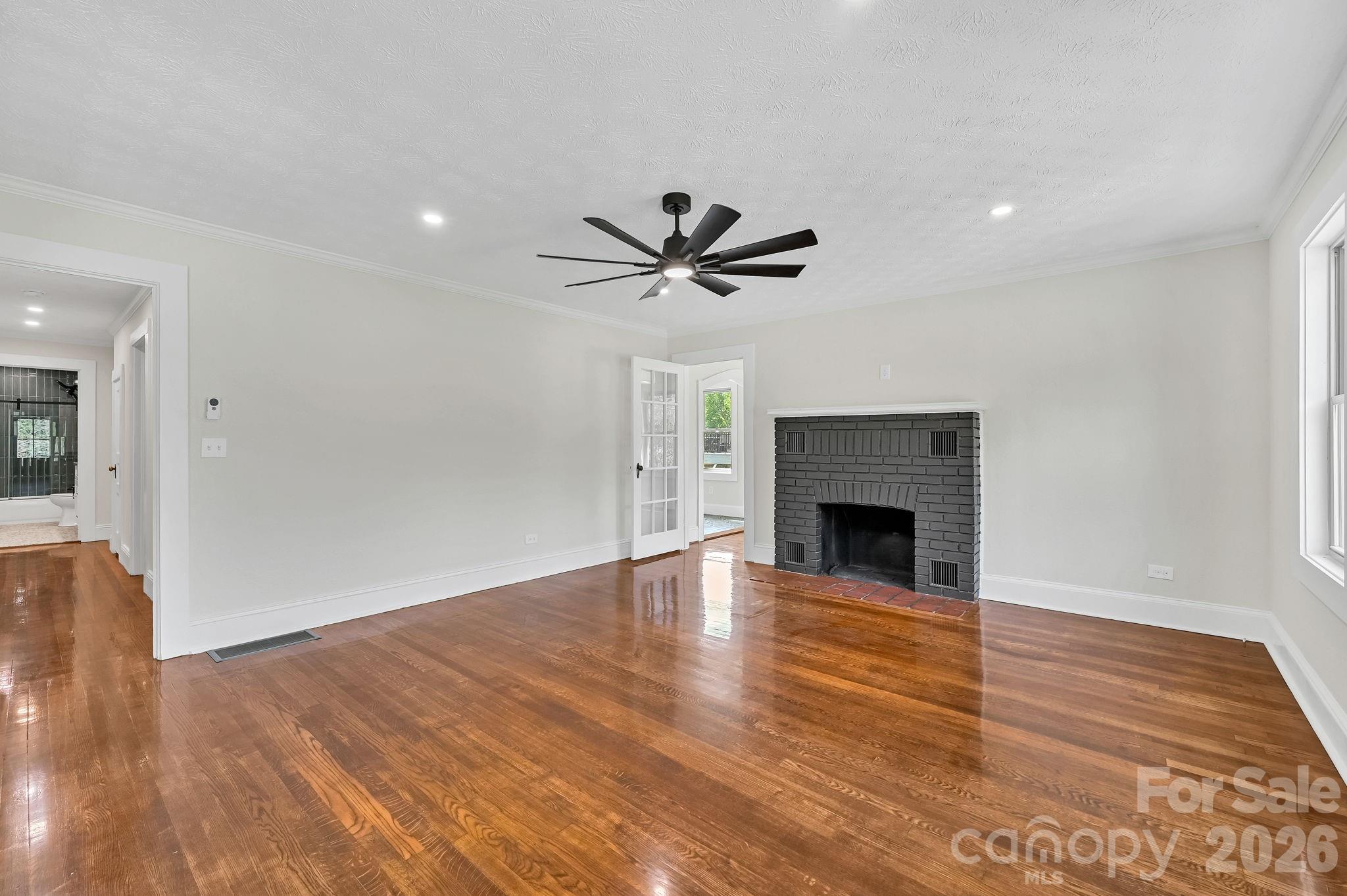 34 Long View Drive — Burnsville
