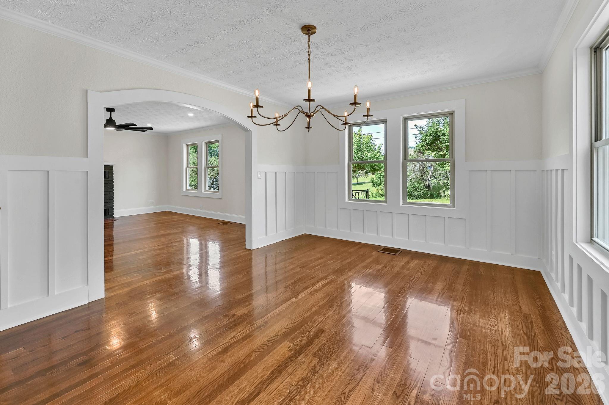 34 Long View Drive — Burnsville