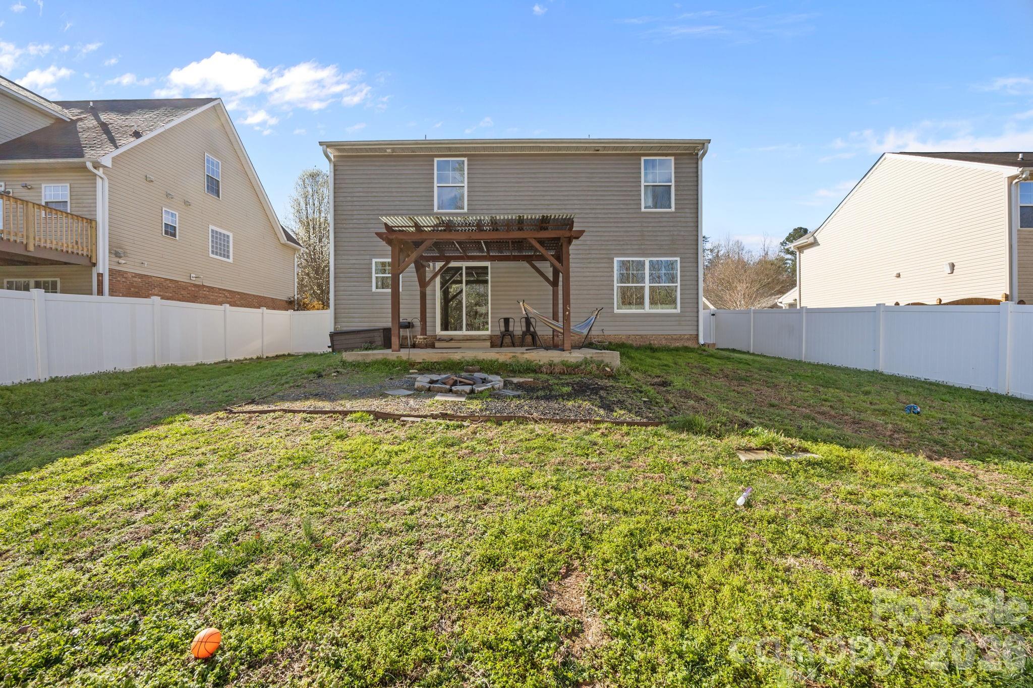 865 Winterside Lane — Winston Salem
