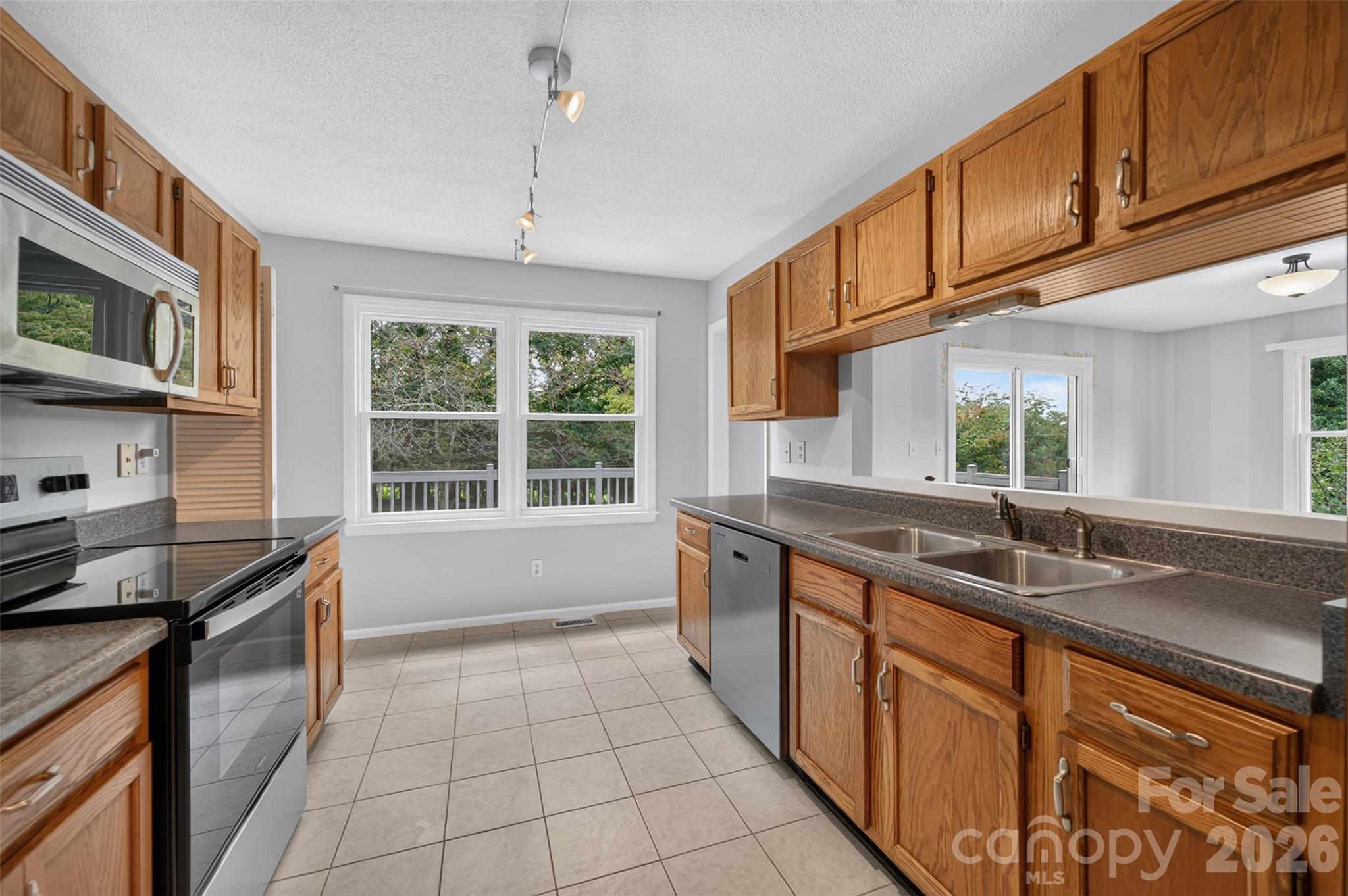 2923 Dogwood Drive — Claremont