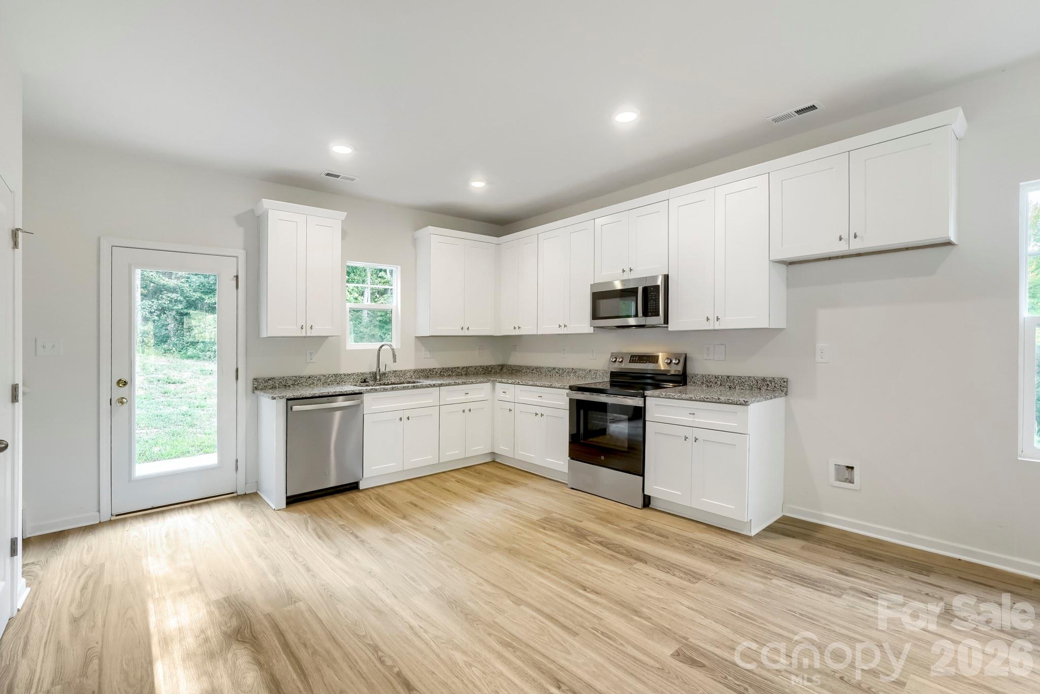 178 E Panther Creek Road — Troutman
