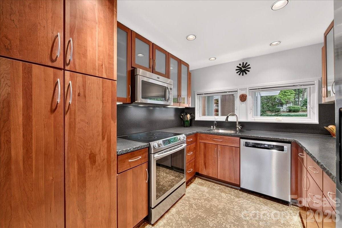 501 Ellsworth Road — Charlotte
