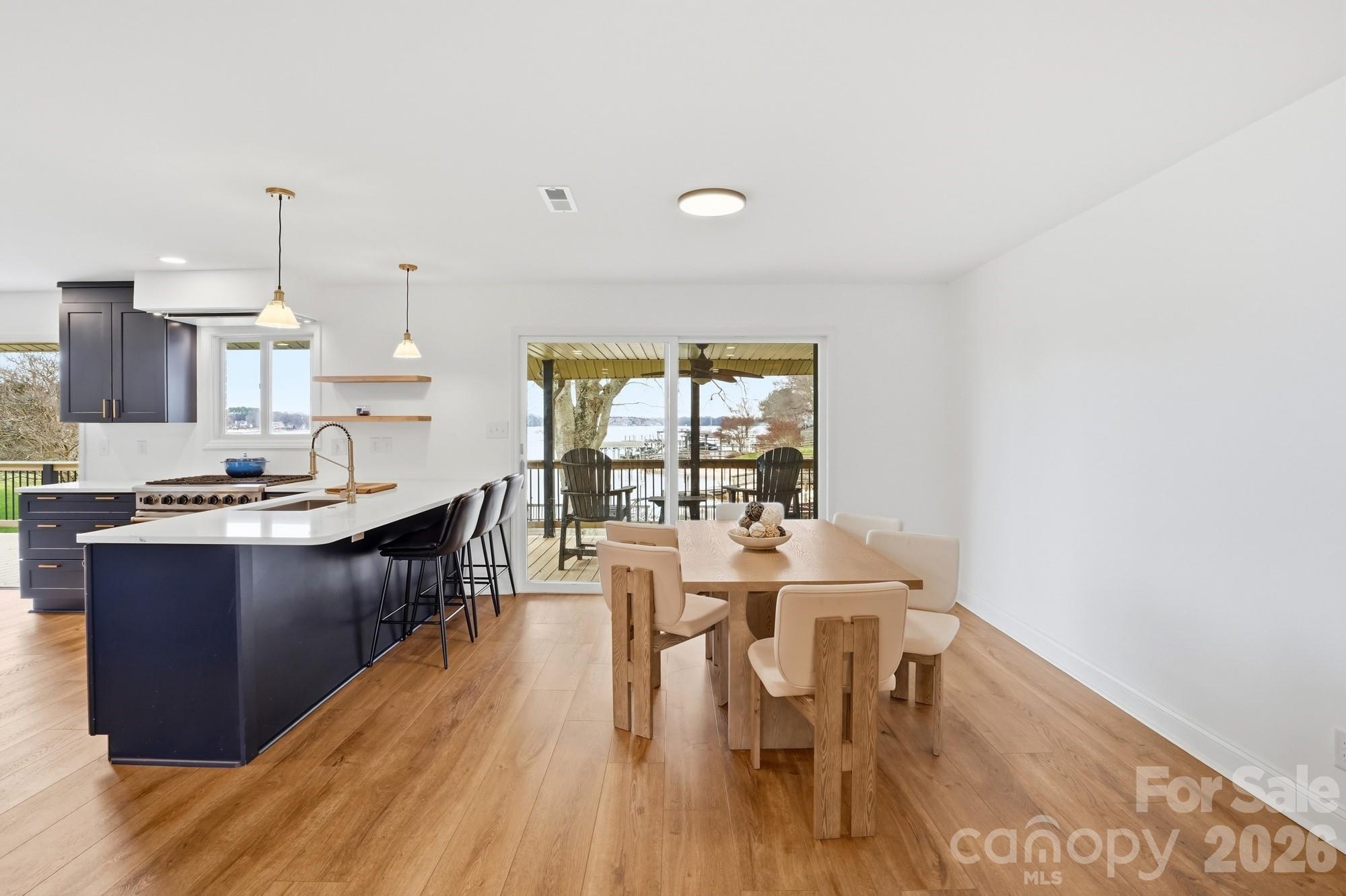 332 Shoreline Loop — Mooresville
