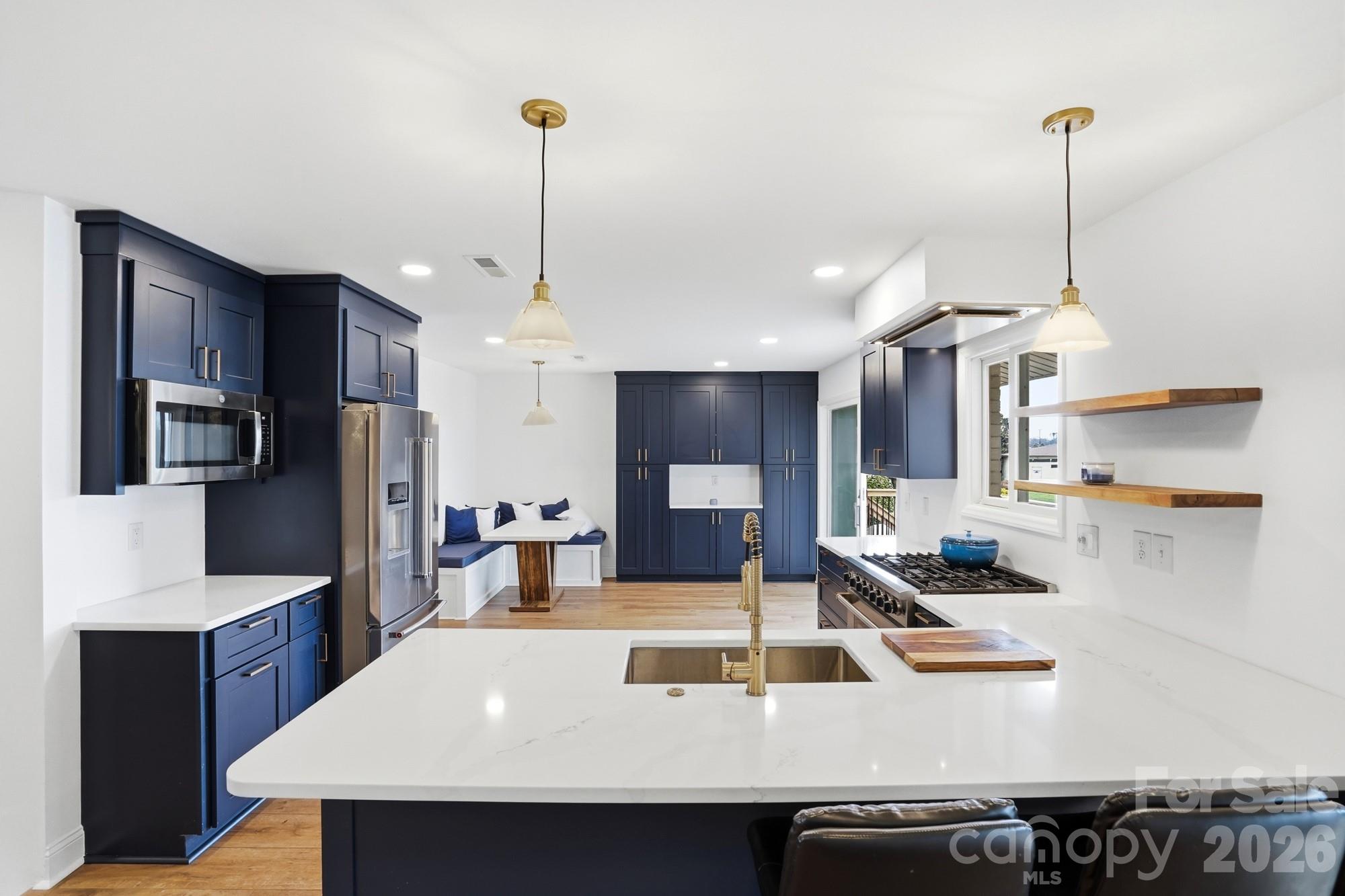 332 Shoreline Loop — Mooresville