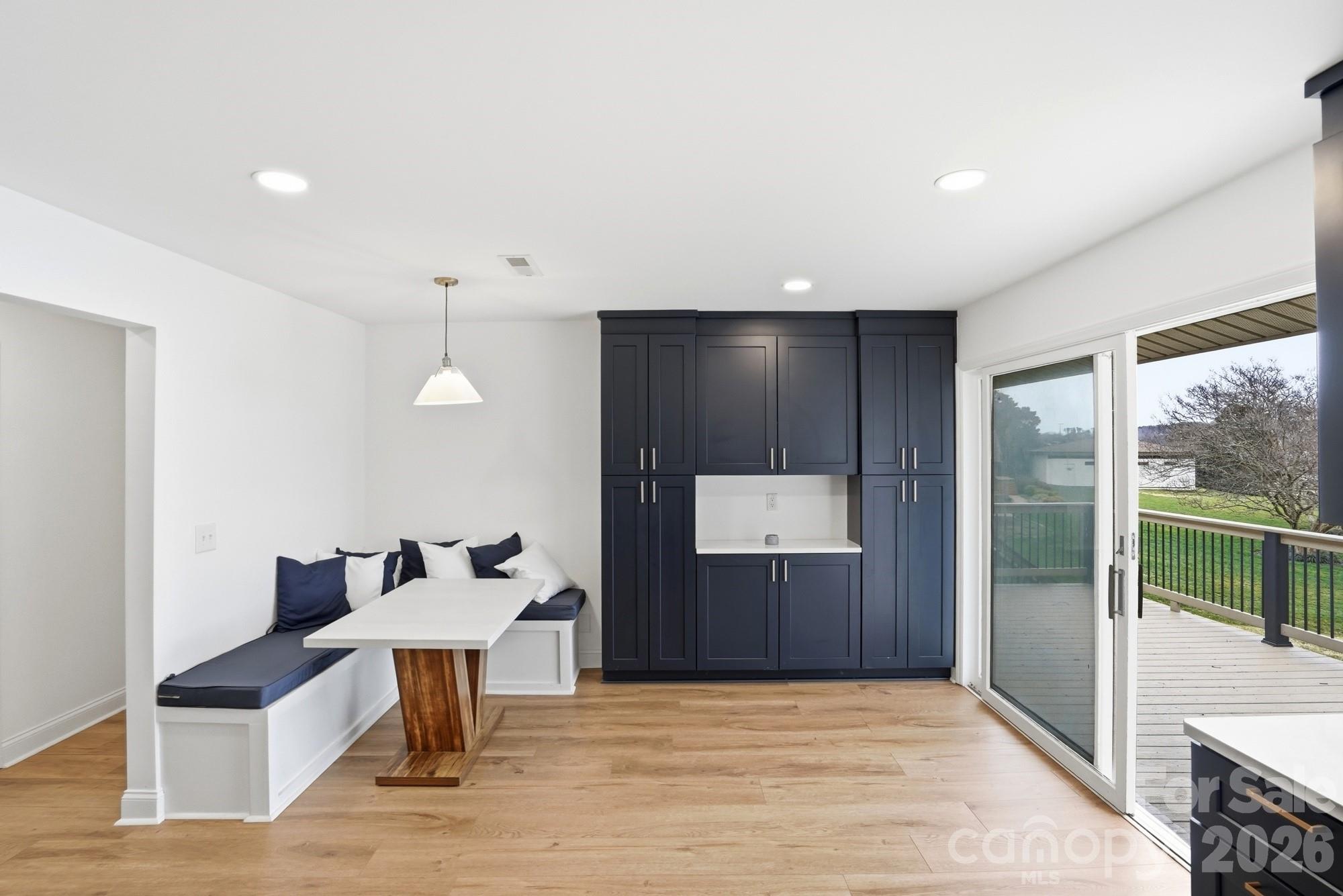 332 Shoreline Loop — Mooresville