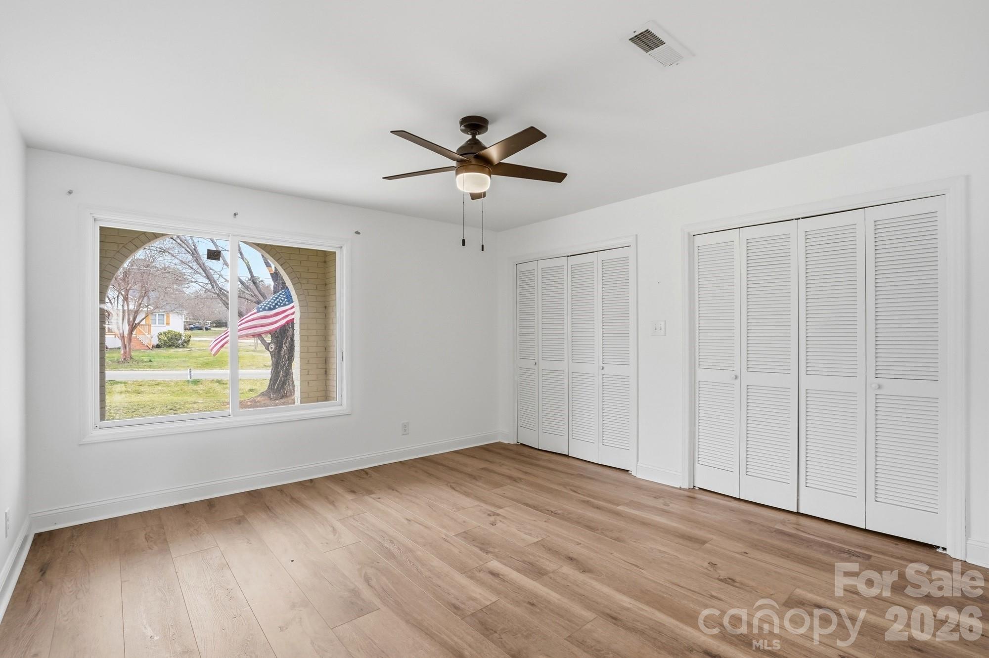332 Shoreline Loop — Mooresville