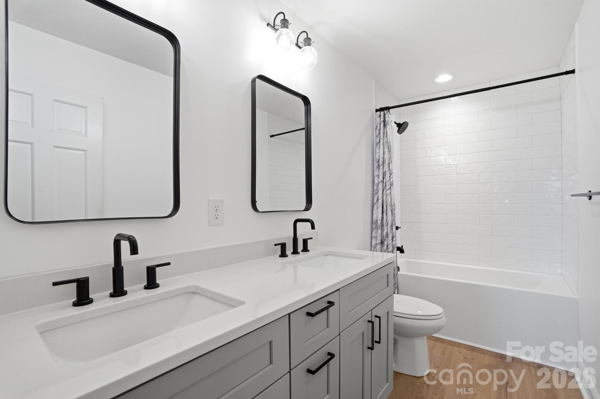 332 Shoreline Loop — Mooresville