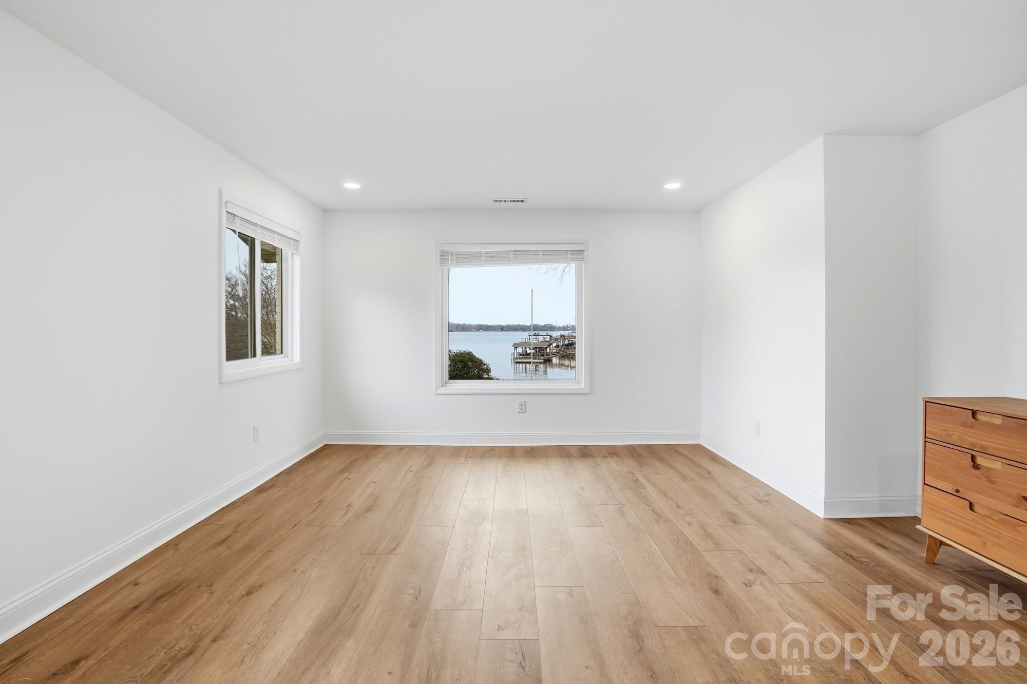 332 Shoreline Loop — Mooresville