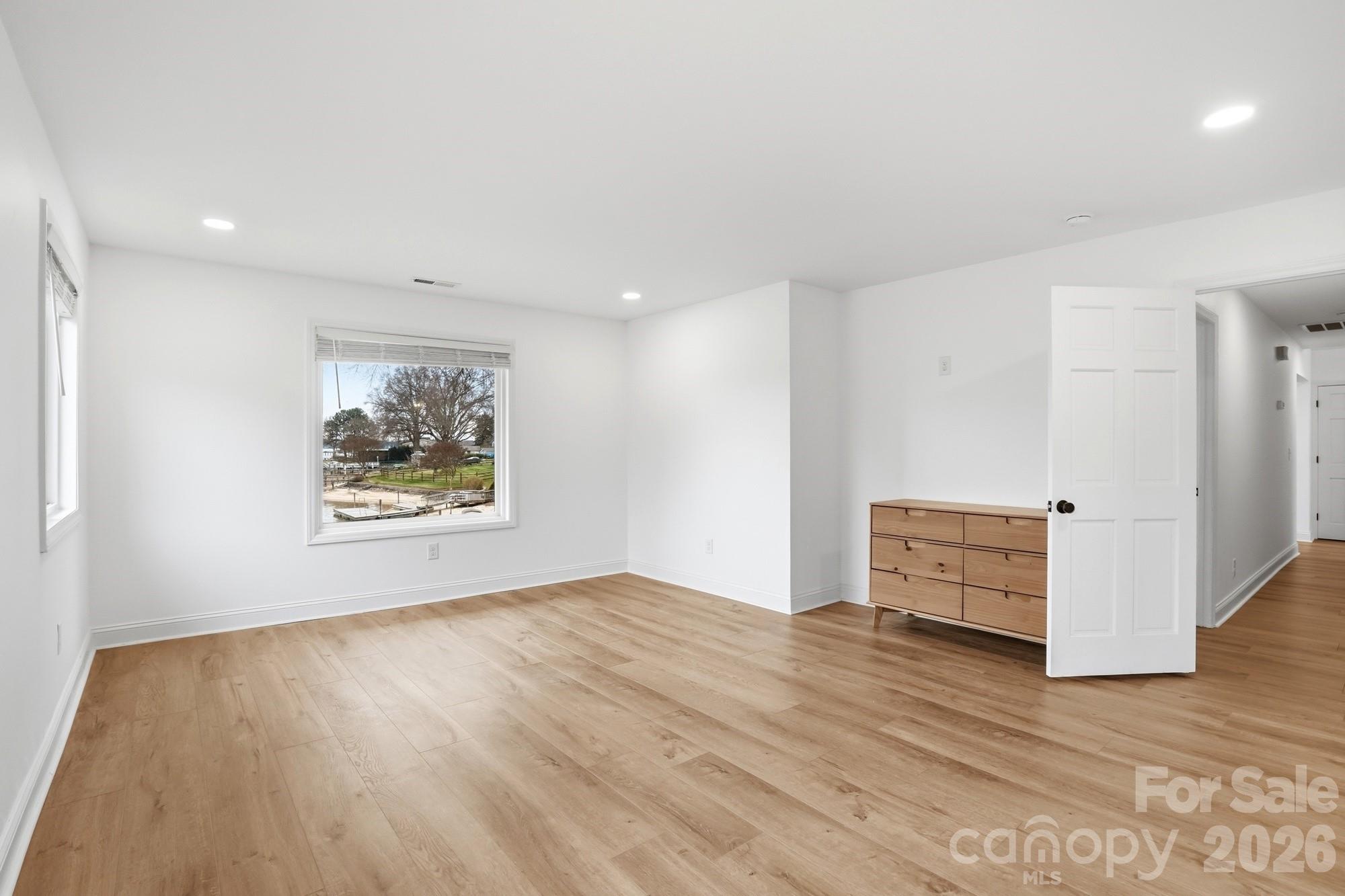 332 Shoreline Loop — Mooresville