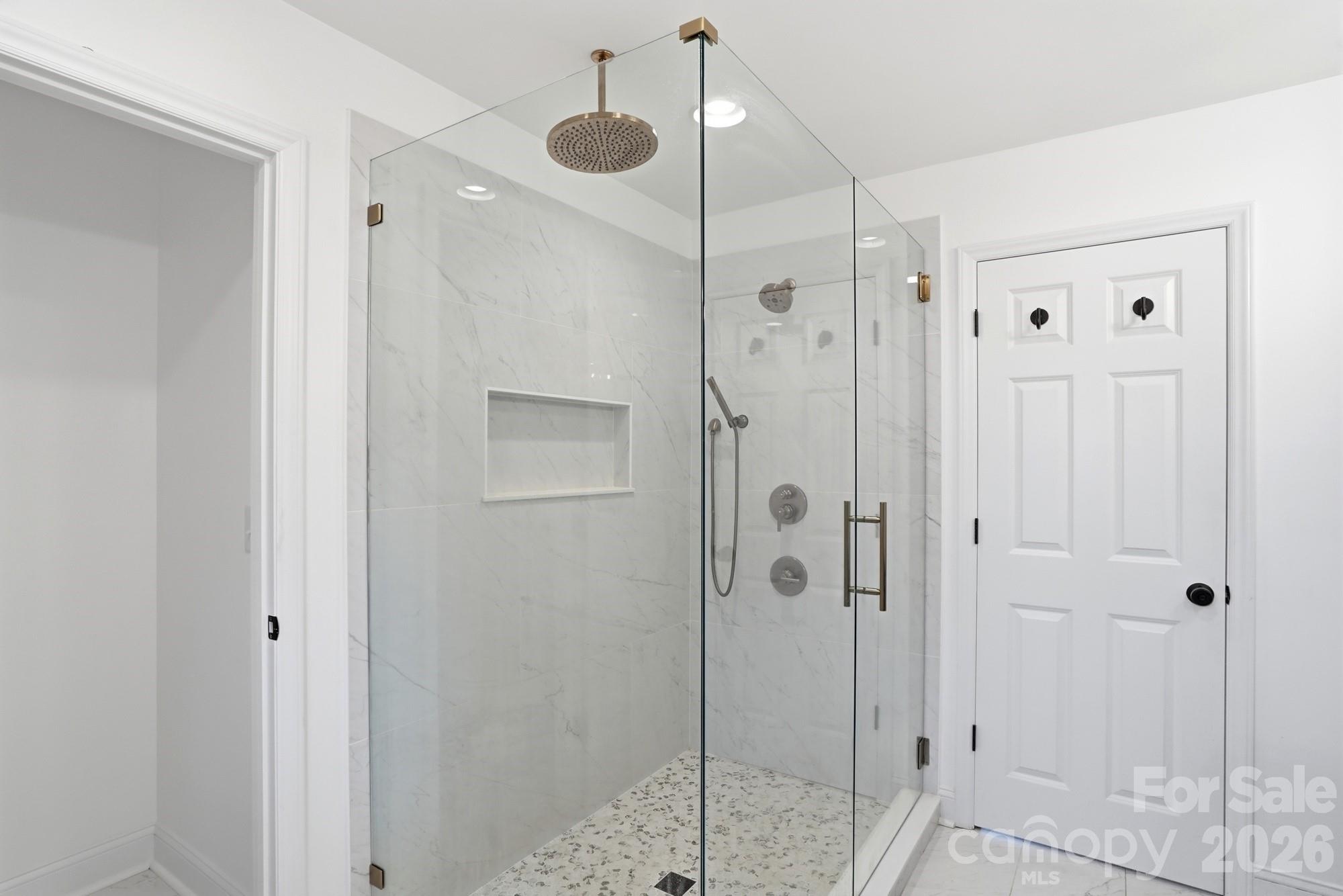 332 Shoreline Loop — Mooresville