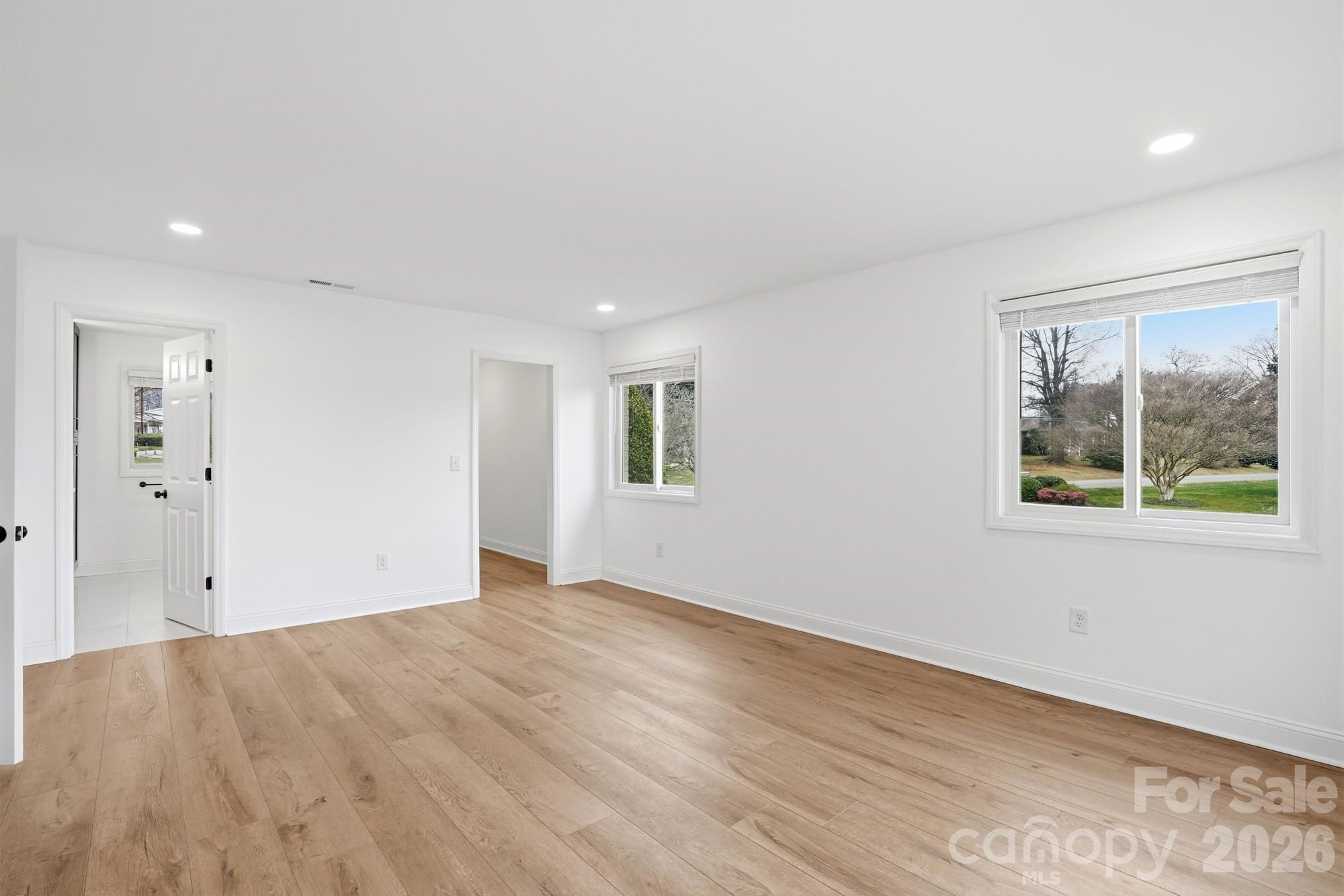 332 Shoreline Loop — Mooresville