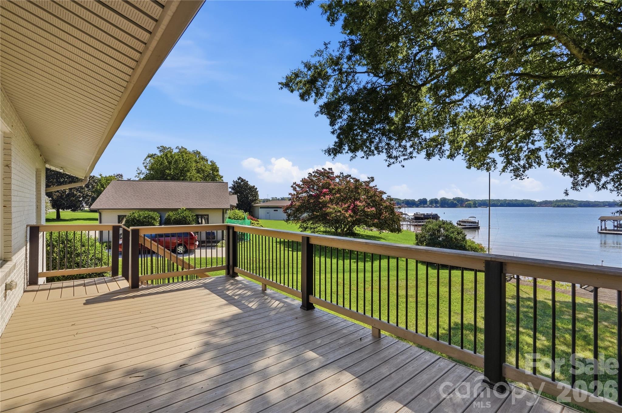 332 Shoreline Loop — Mooresville
