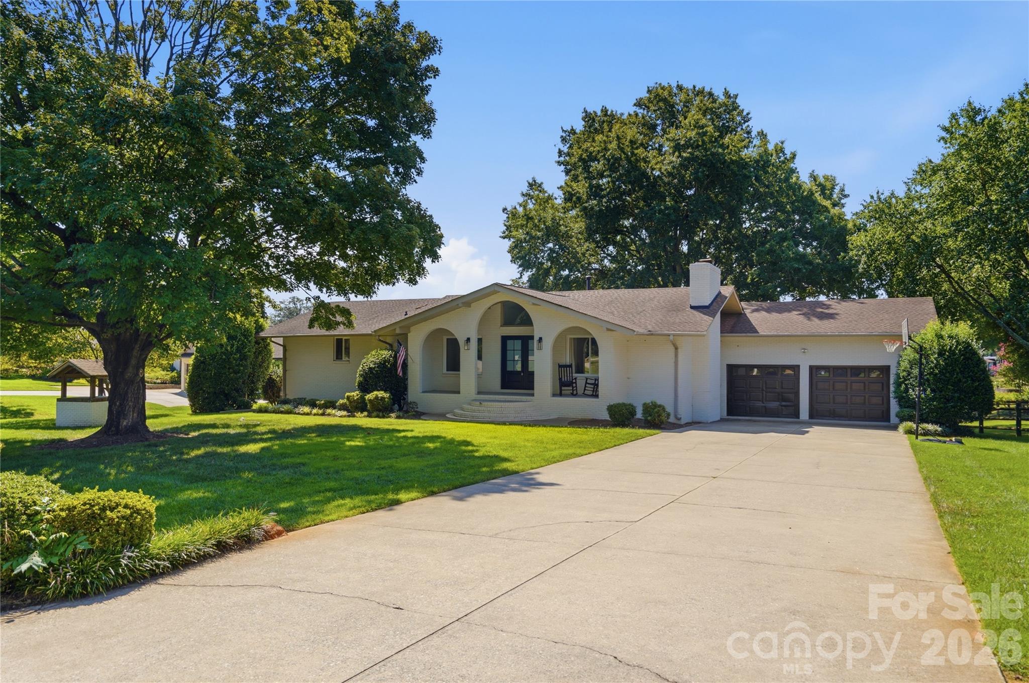 332 Shoreline Loop — Mooresville