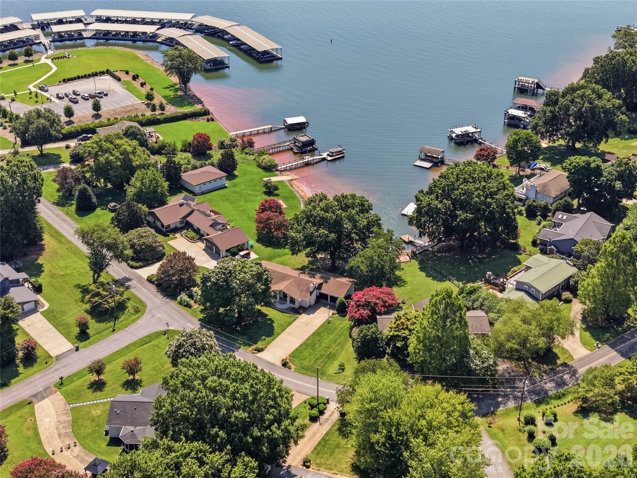 332 Shoreline Loop — Mooresville