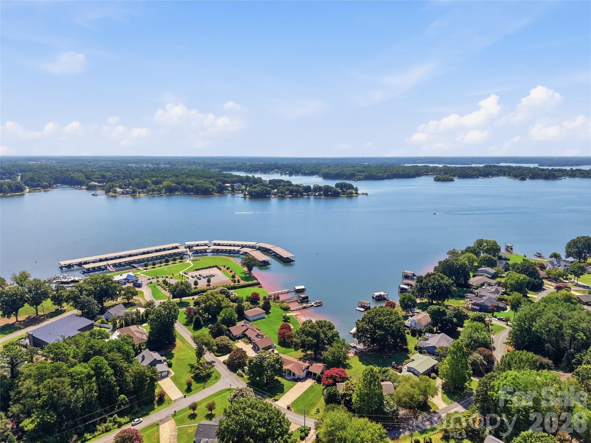 332 Shoreline Loop — Mooresville