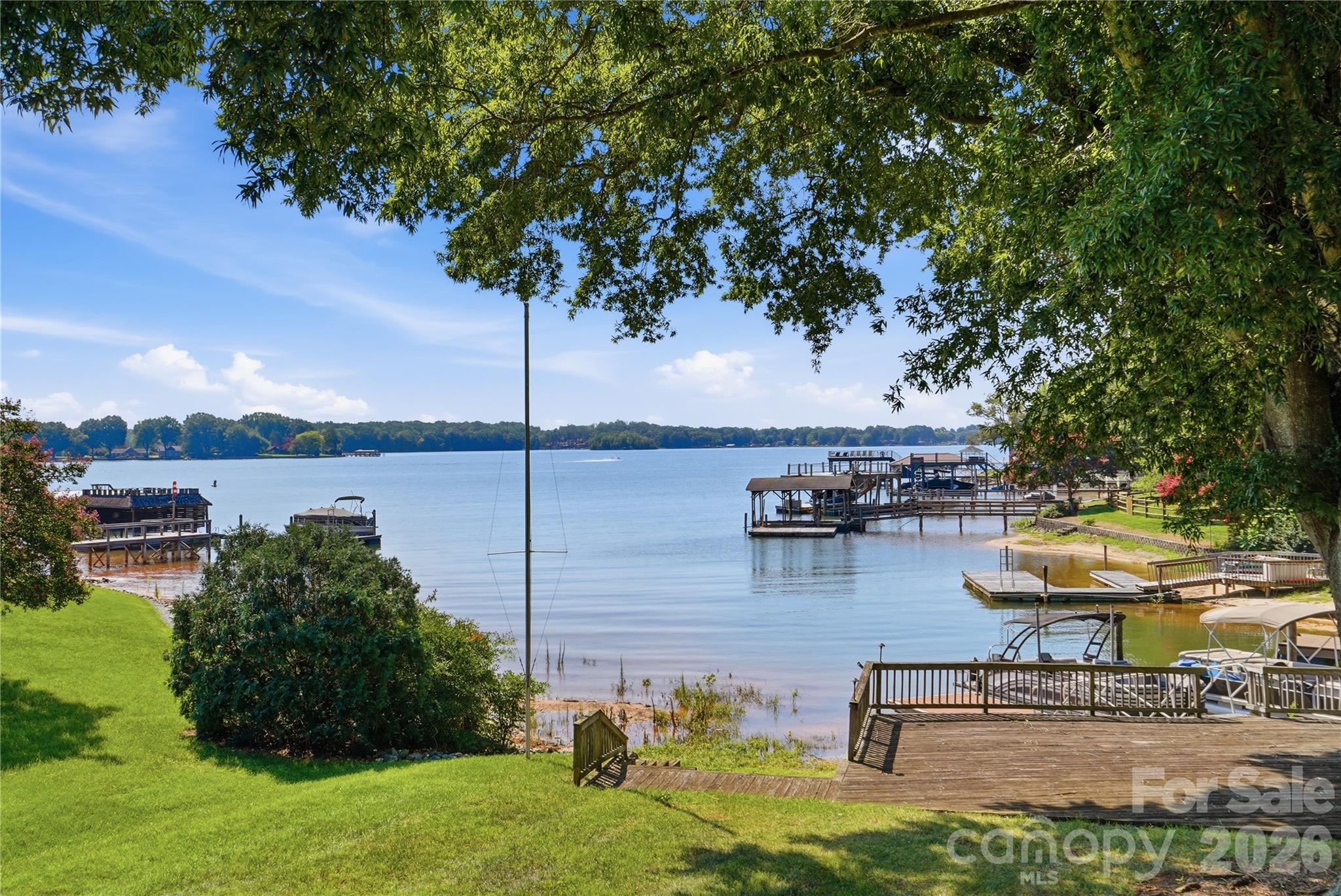332 Shoreline Loop — Mooresville