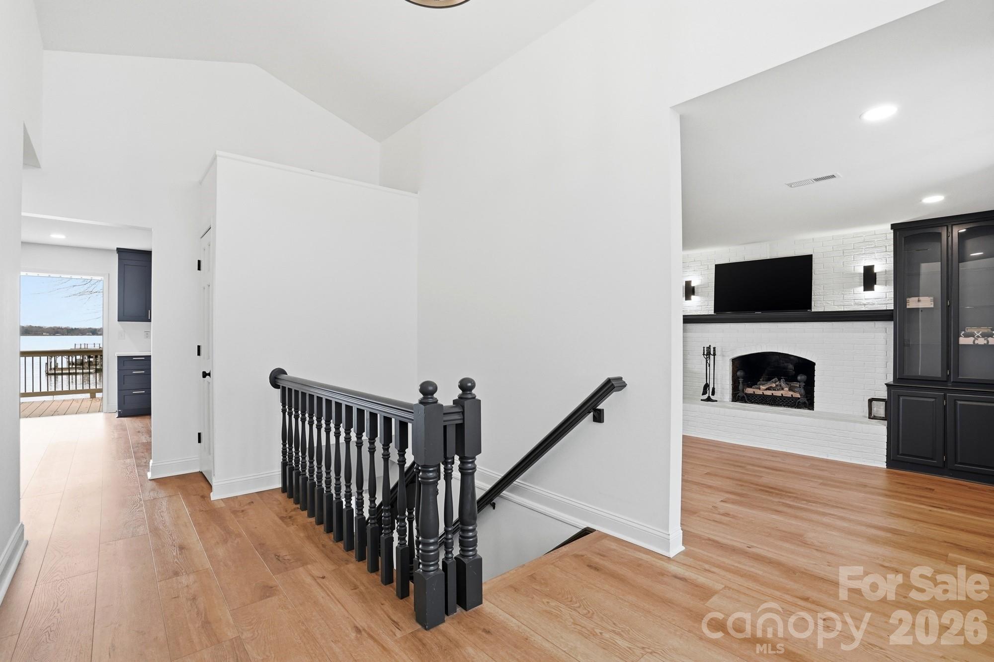 332 Shoreline Loop — Mooresville