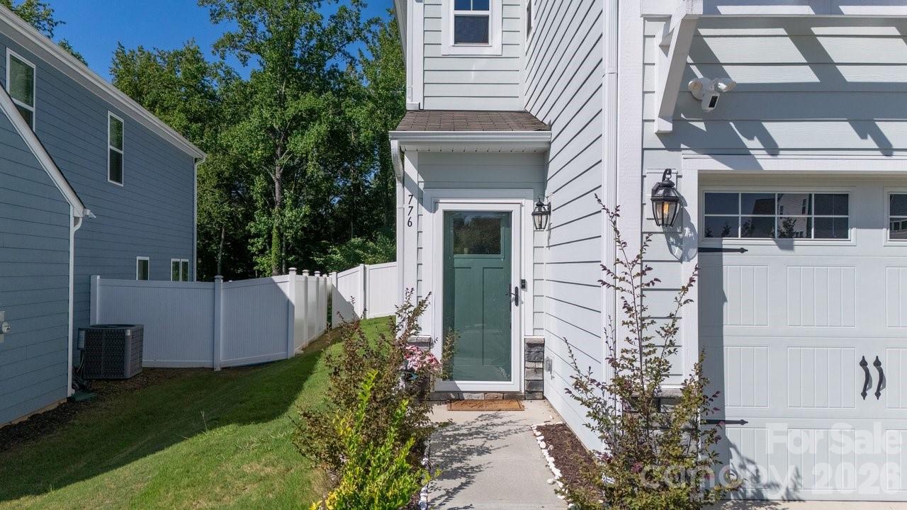 776 Candela Court — York