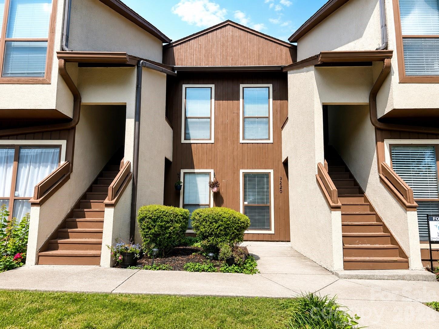 7220 Winery Lane — Charlotte