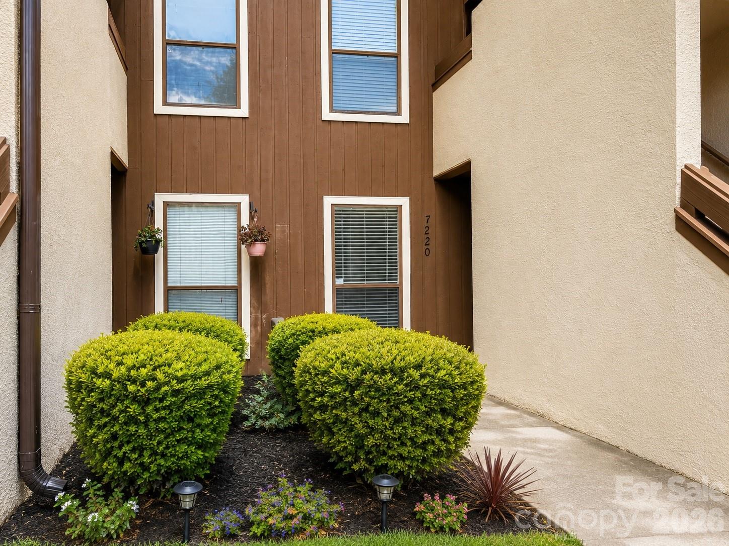 7220 Winery Lane — Charlotte