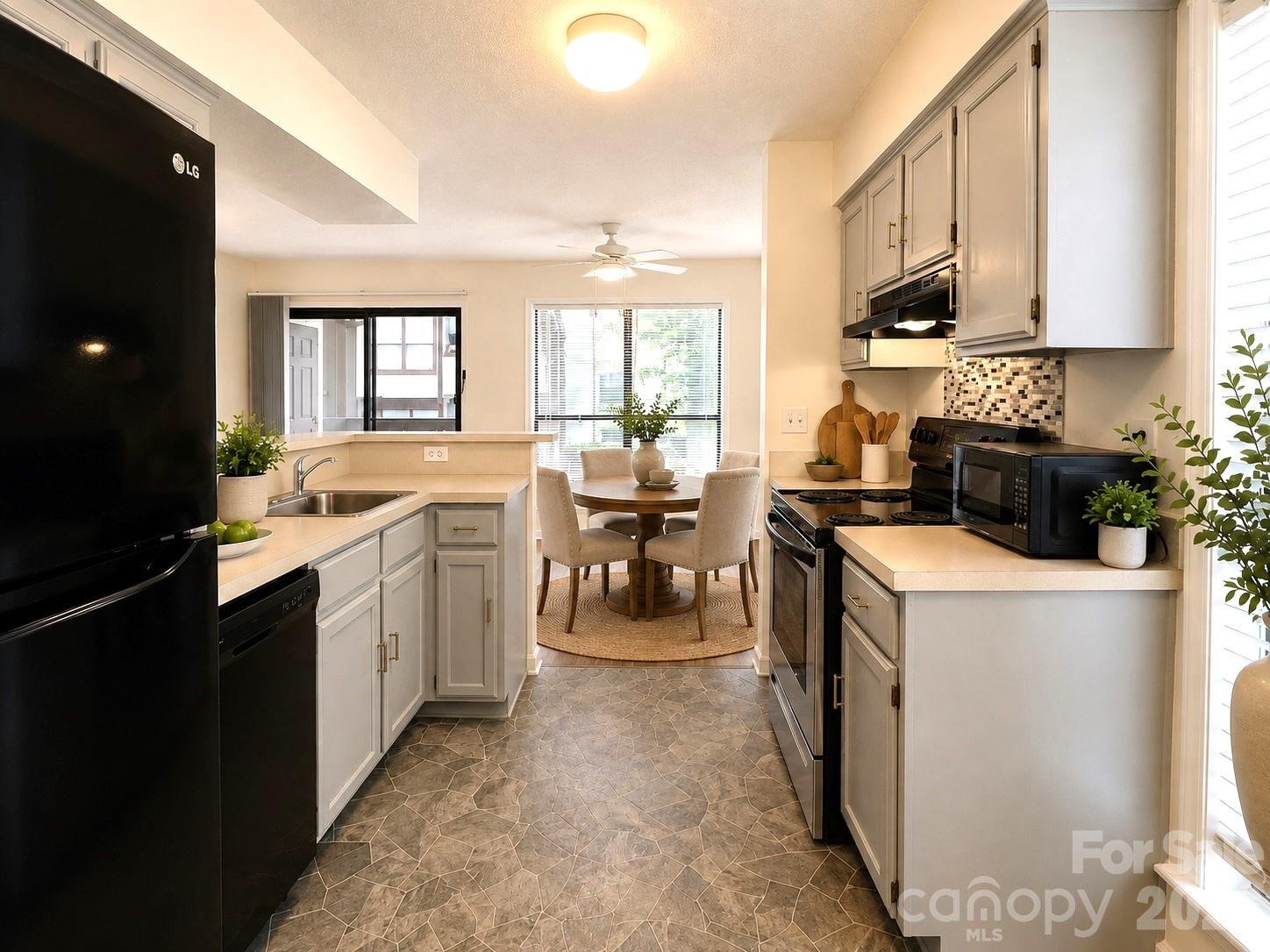 7220 Winery Lane — Charlotte