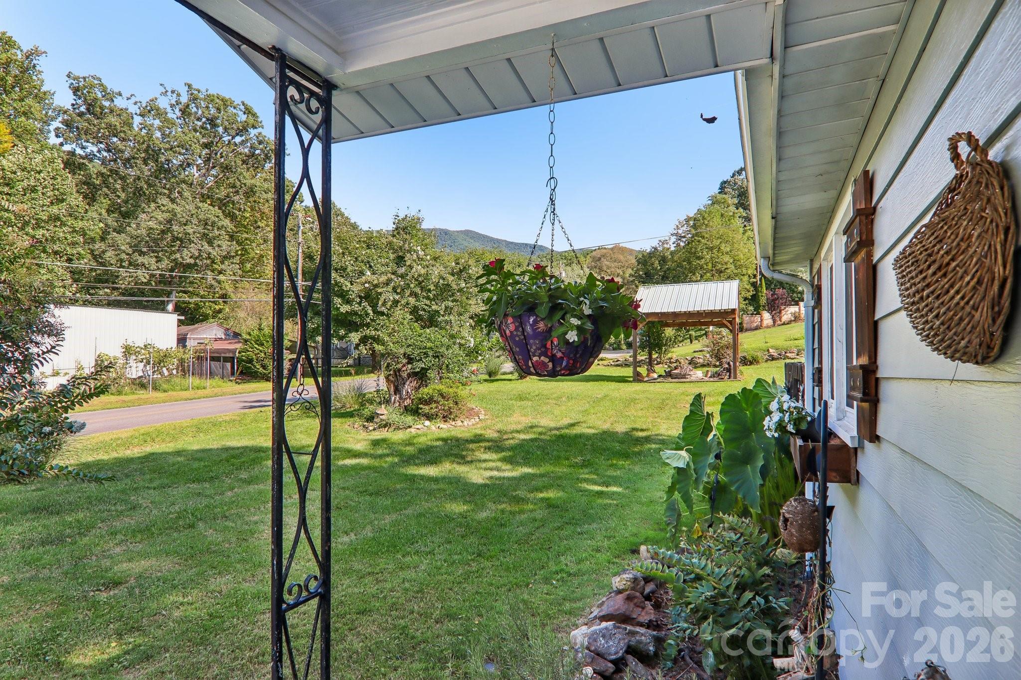 550 Lickstone Road — Waynesville