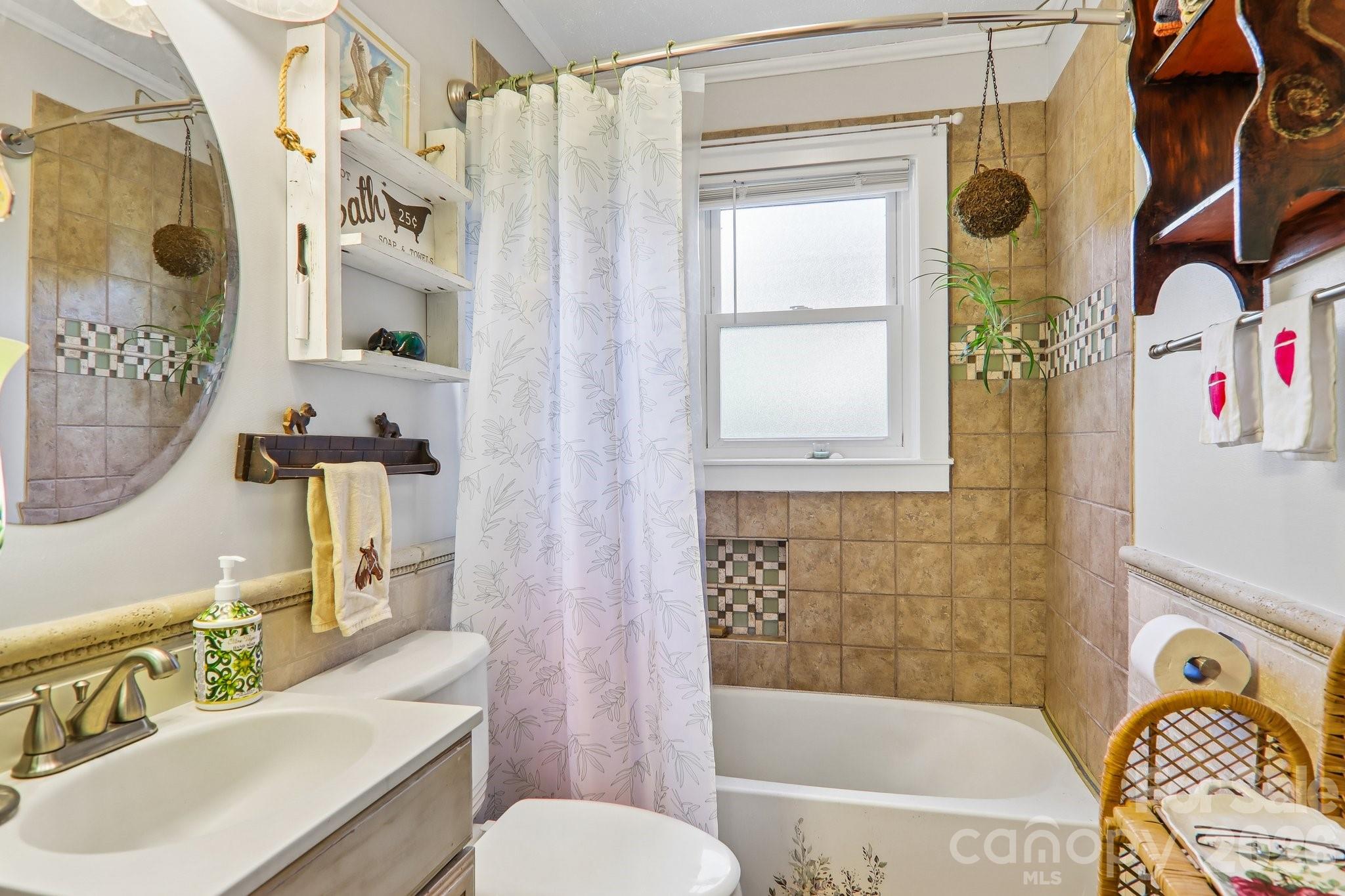 550 Lickstone Road — Waynesville