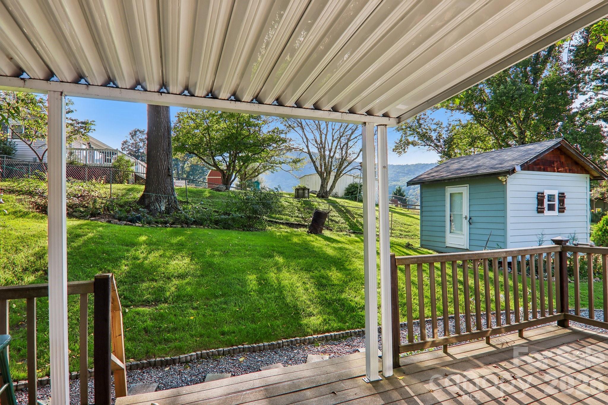 550 Lickstone Road — Waynesville