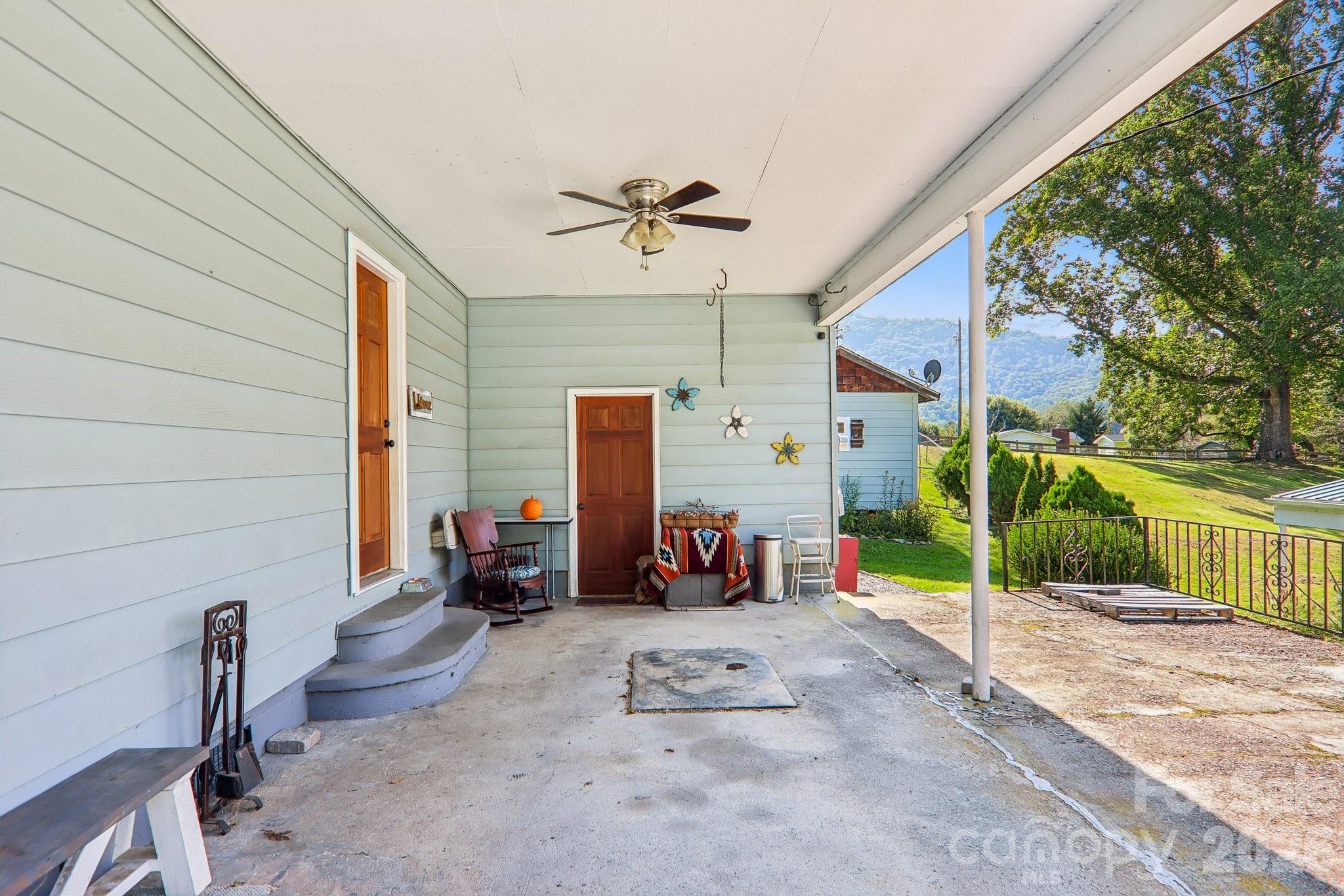 550 Lickstone Road — Waynesville