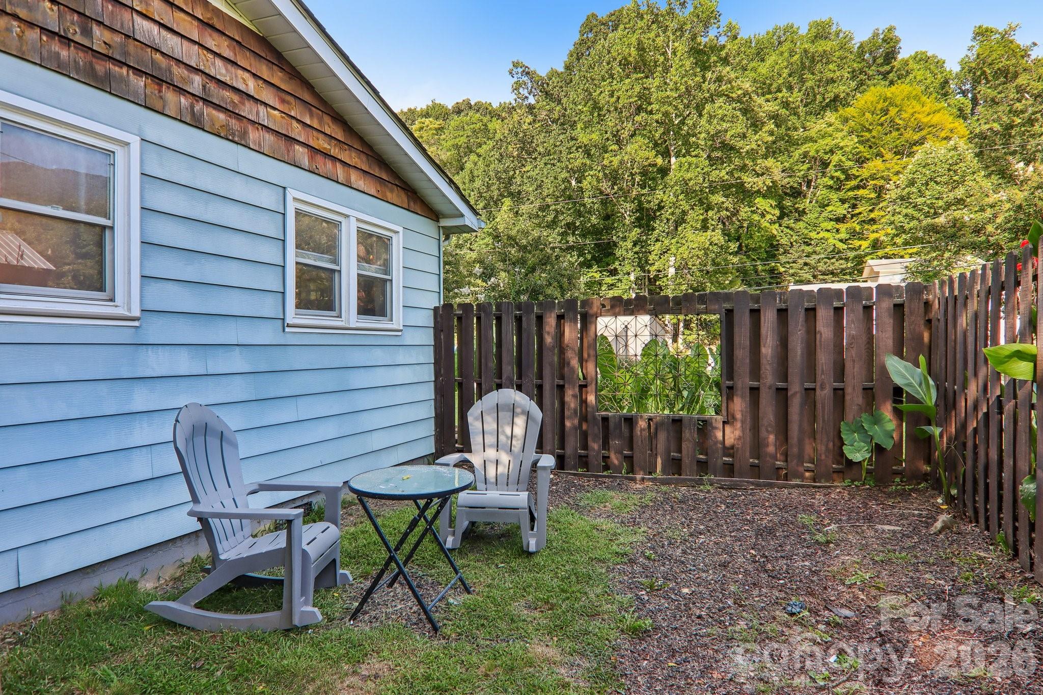 550 Lickstone Road — Waynesville