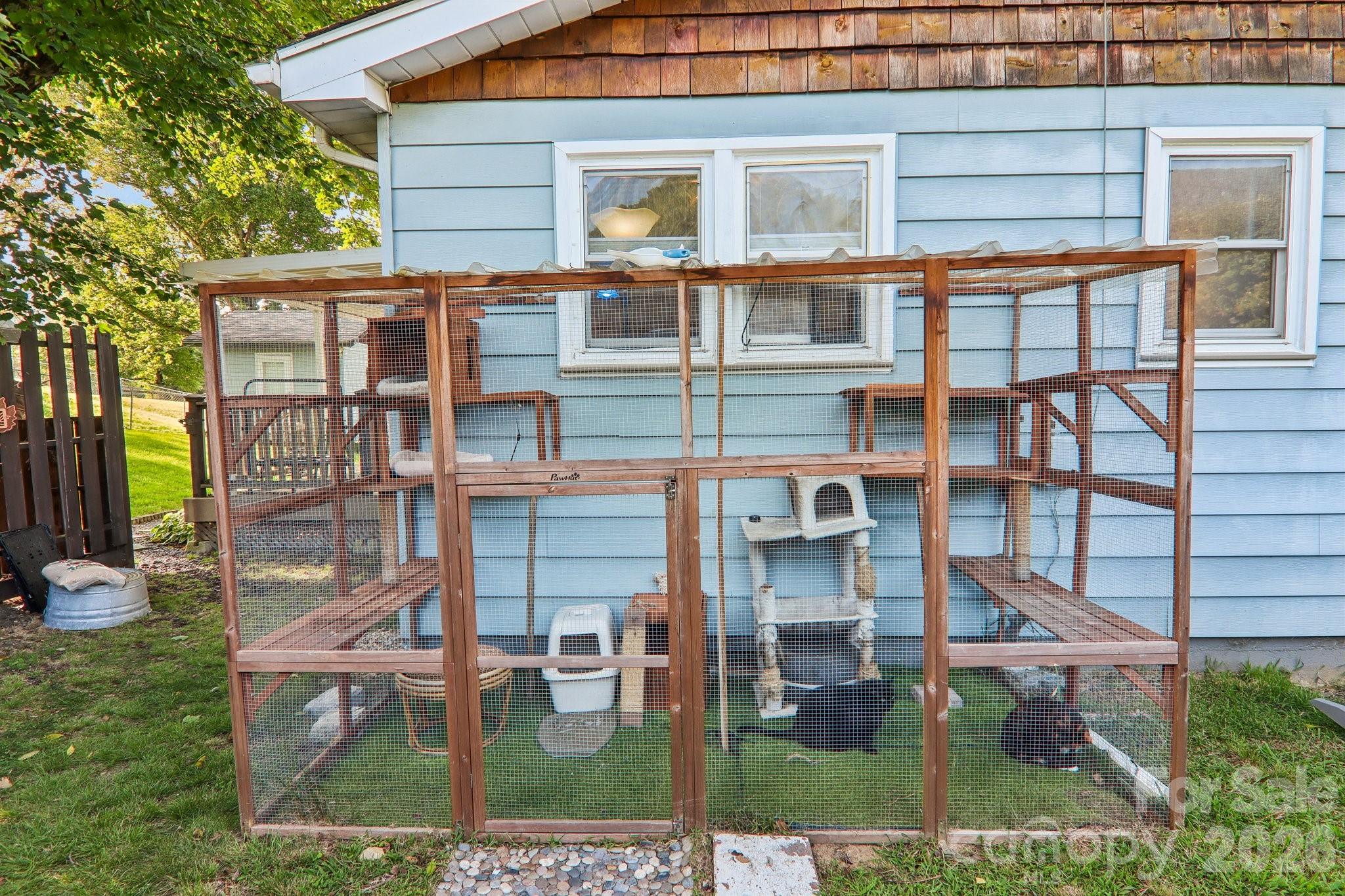 550 Lickstone Road — Waynesville