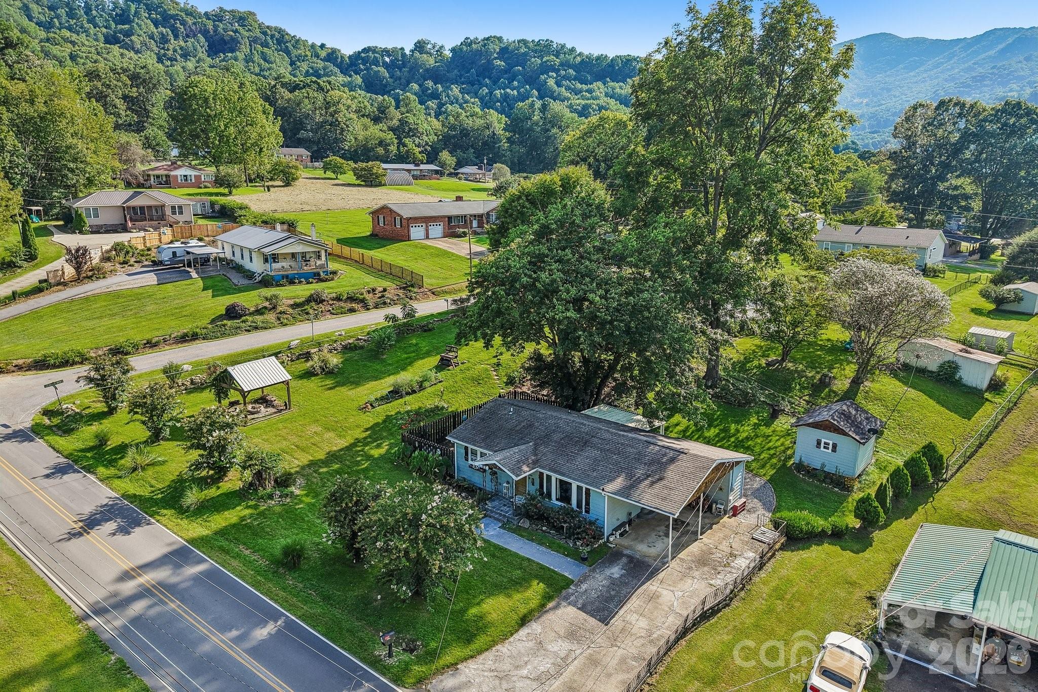 550 Lickstone Road — Waynesville