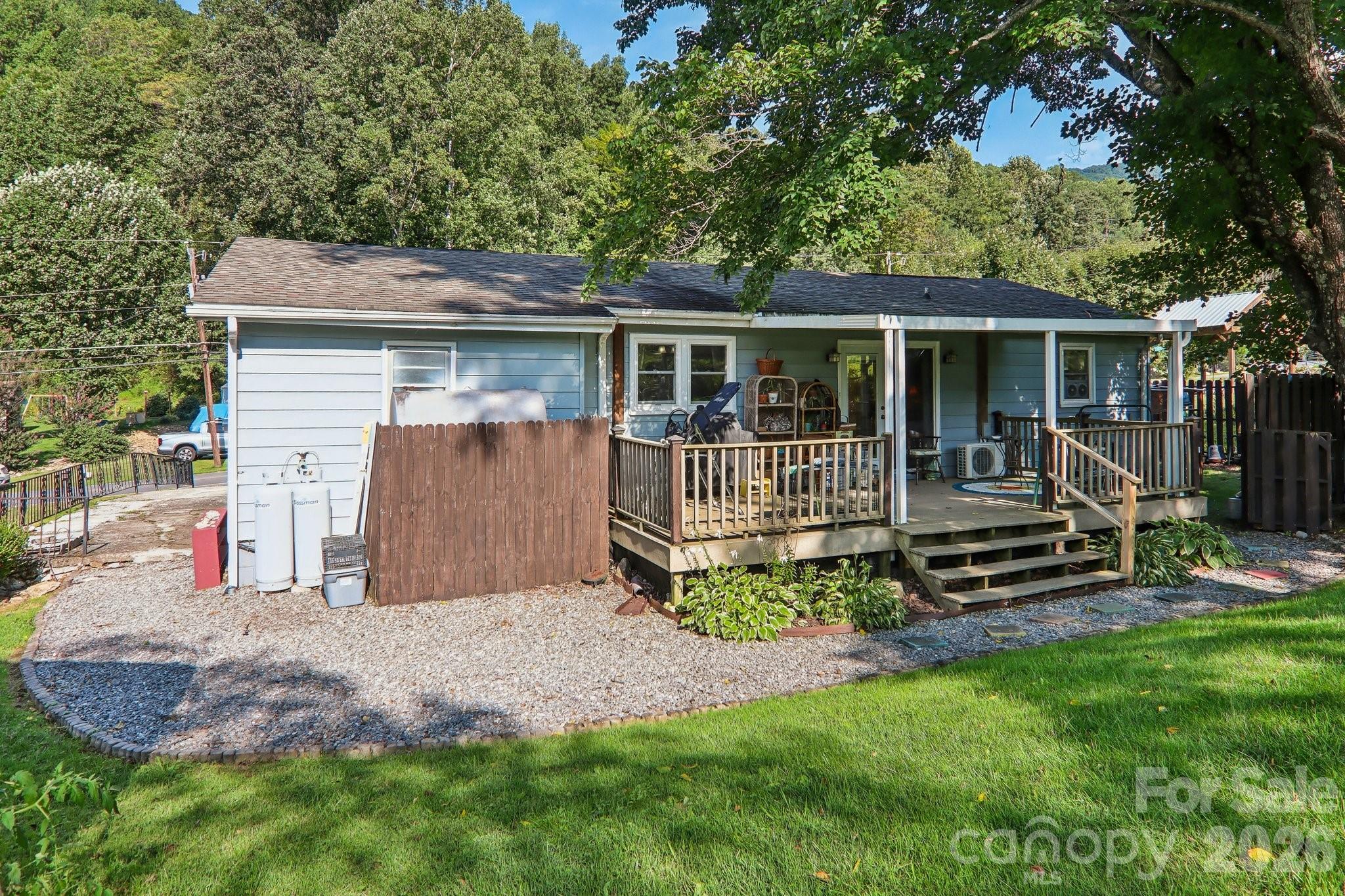 550 Lickstone Road — Waynesville