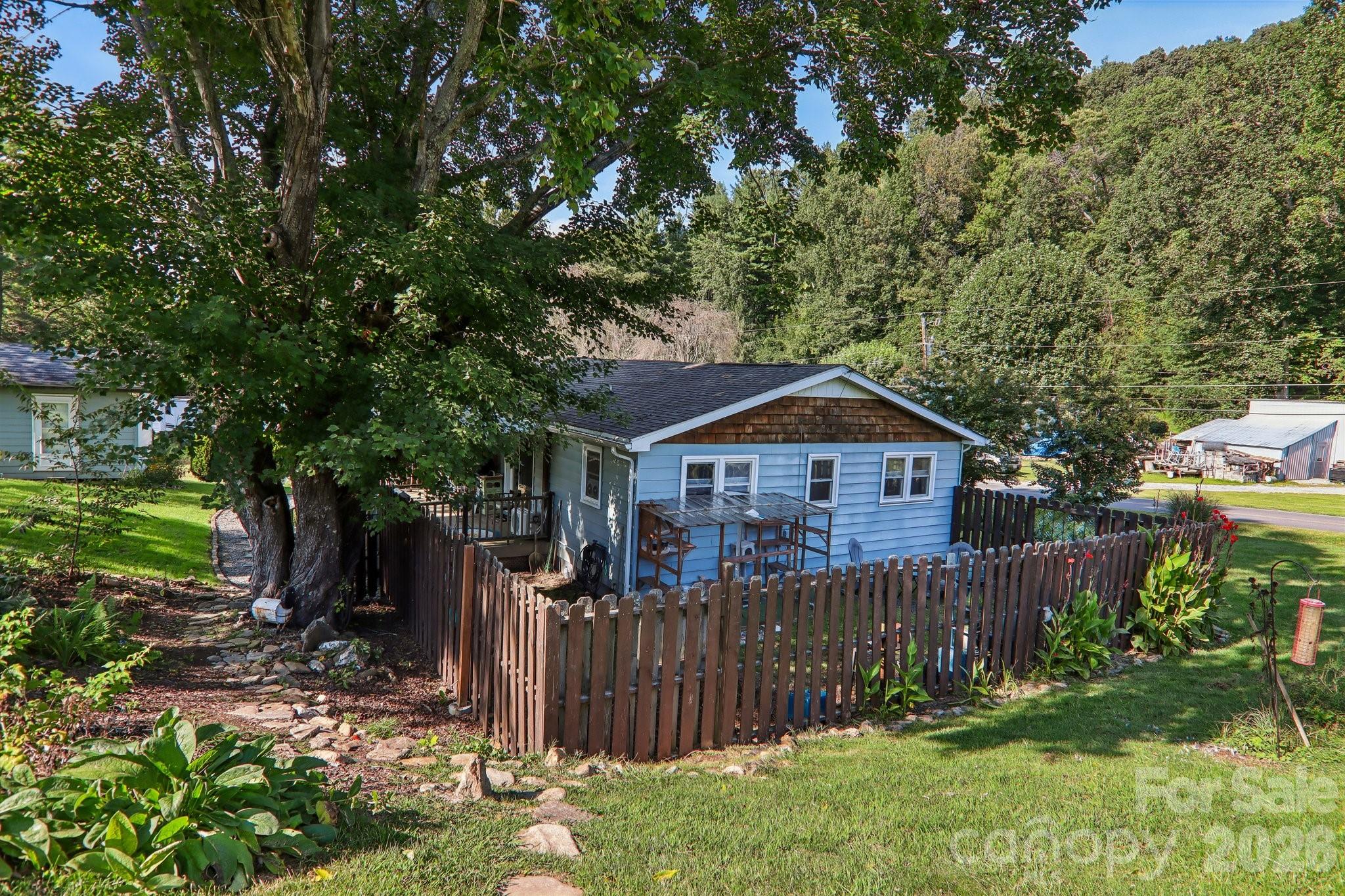 550 Lickstone Road — Waynesville